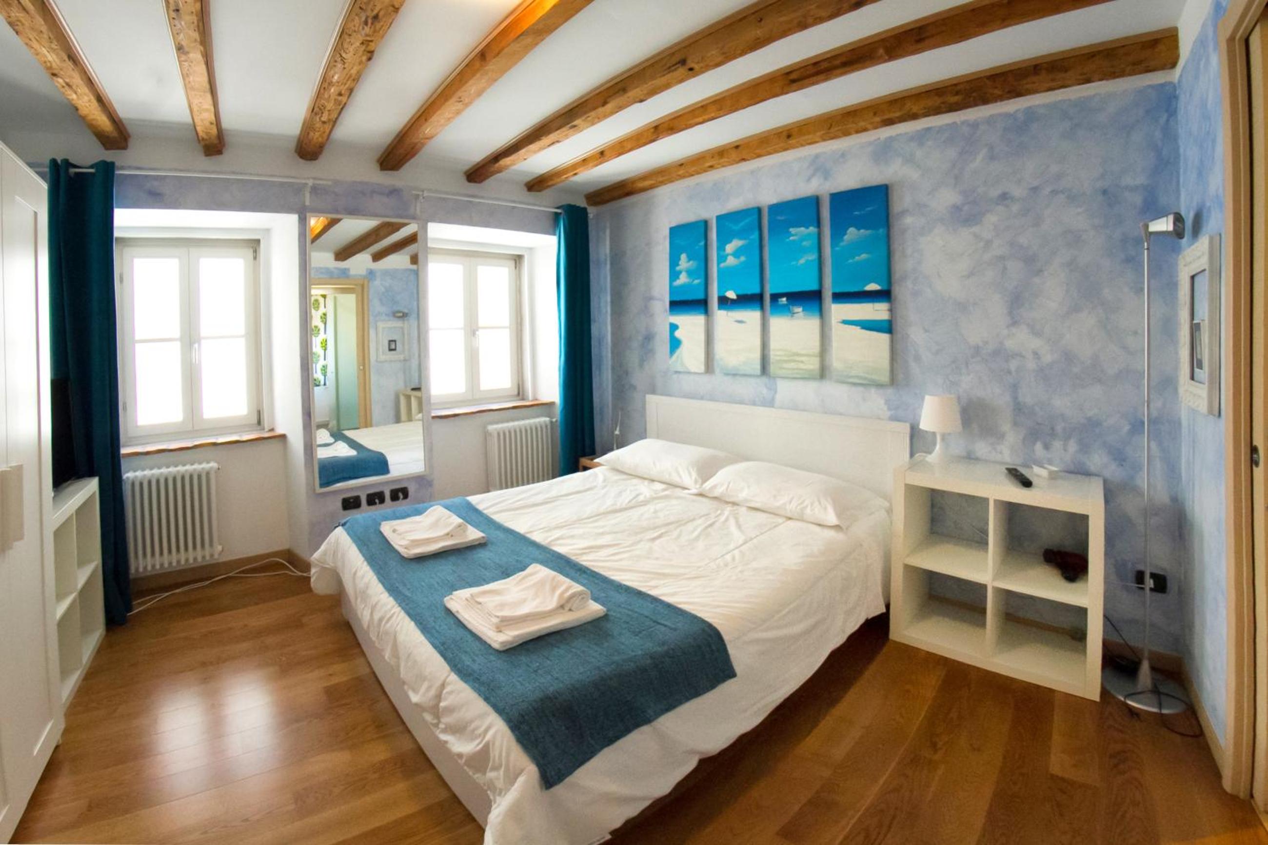 One-Bedroom Apartment - Photo 1