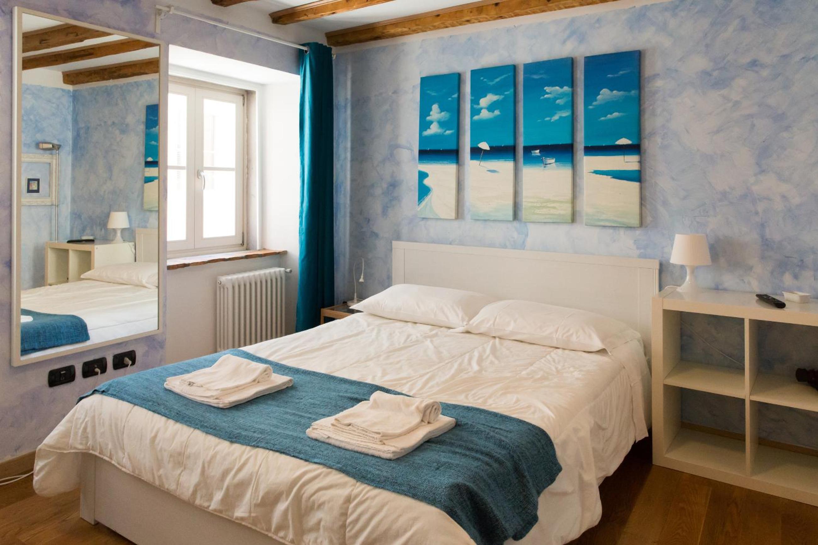 One-Bedroom Apartment - Photo 3