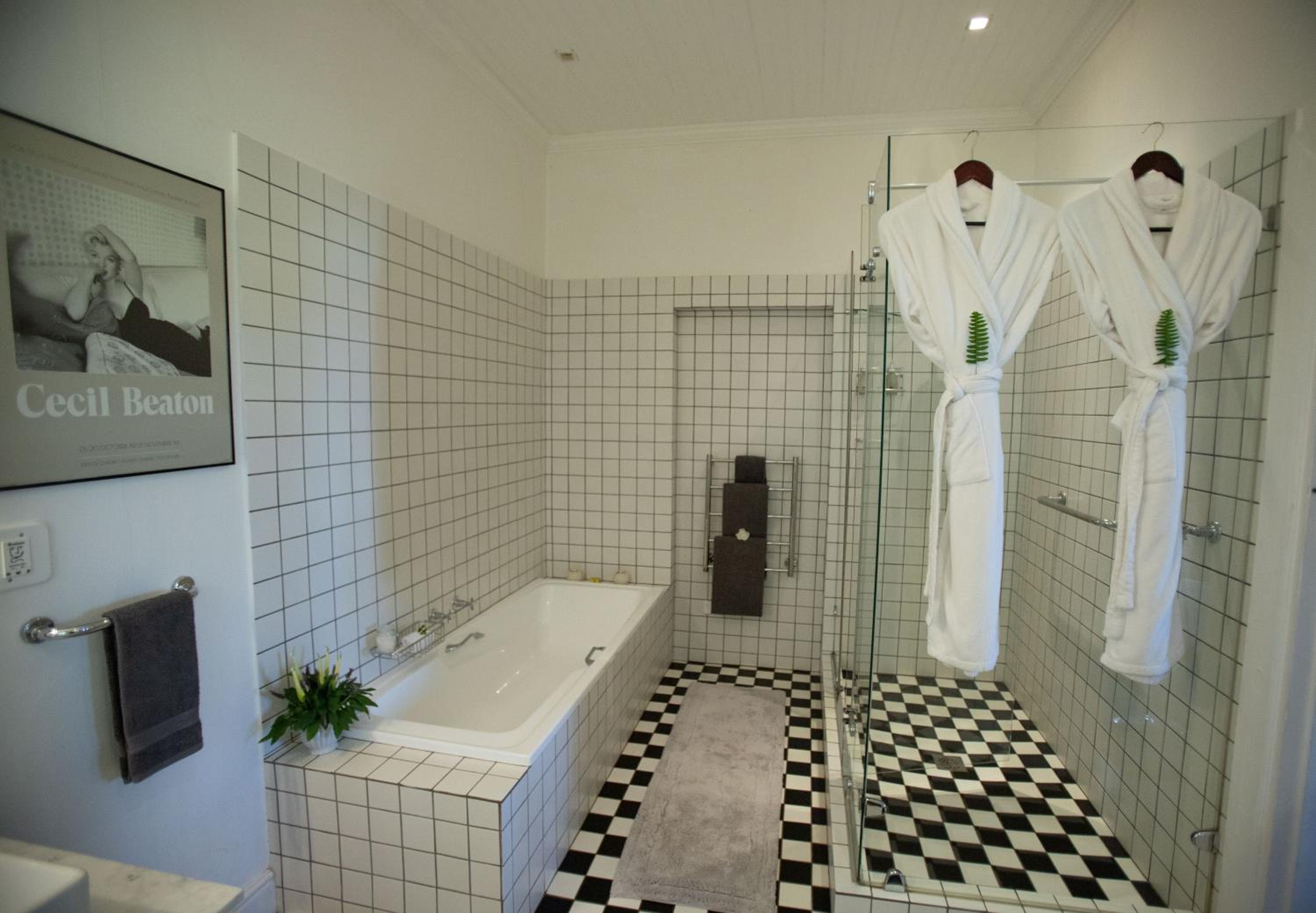 Executive Suite 6 - Photo 3