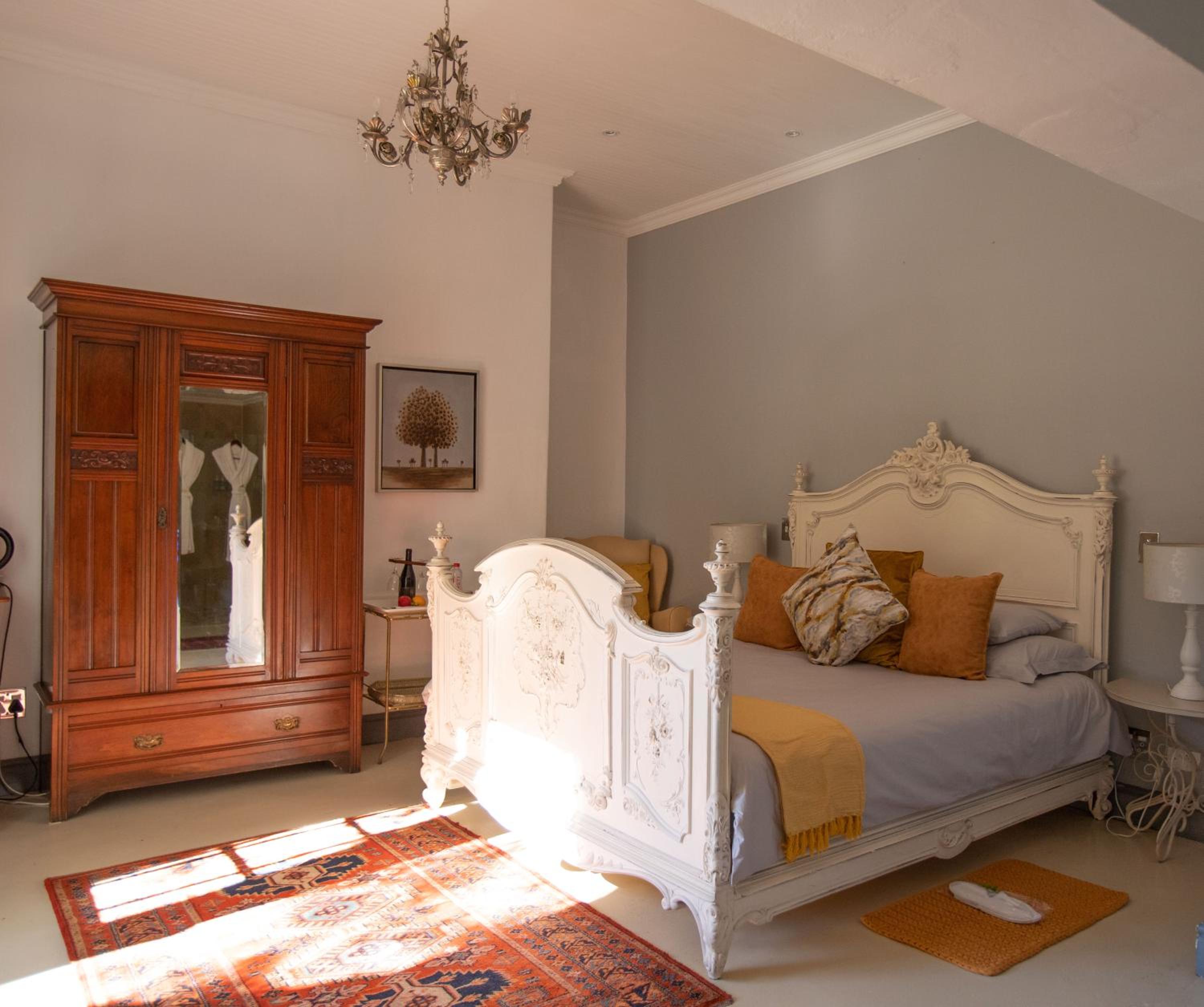 Superior Suite 8 - Photo 1