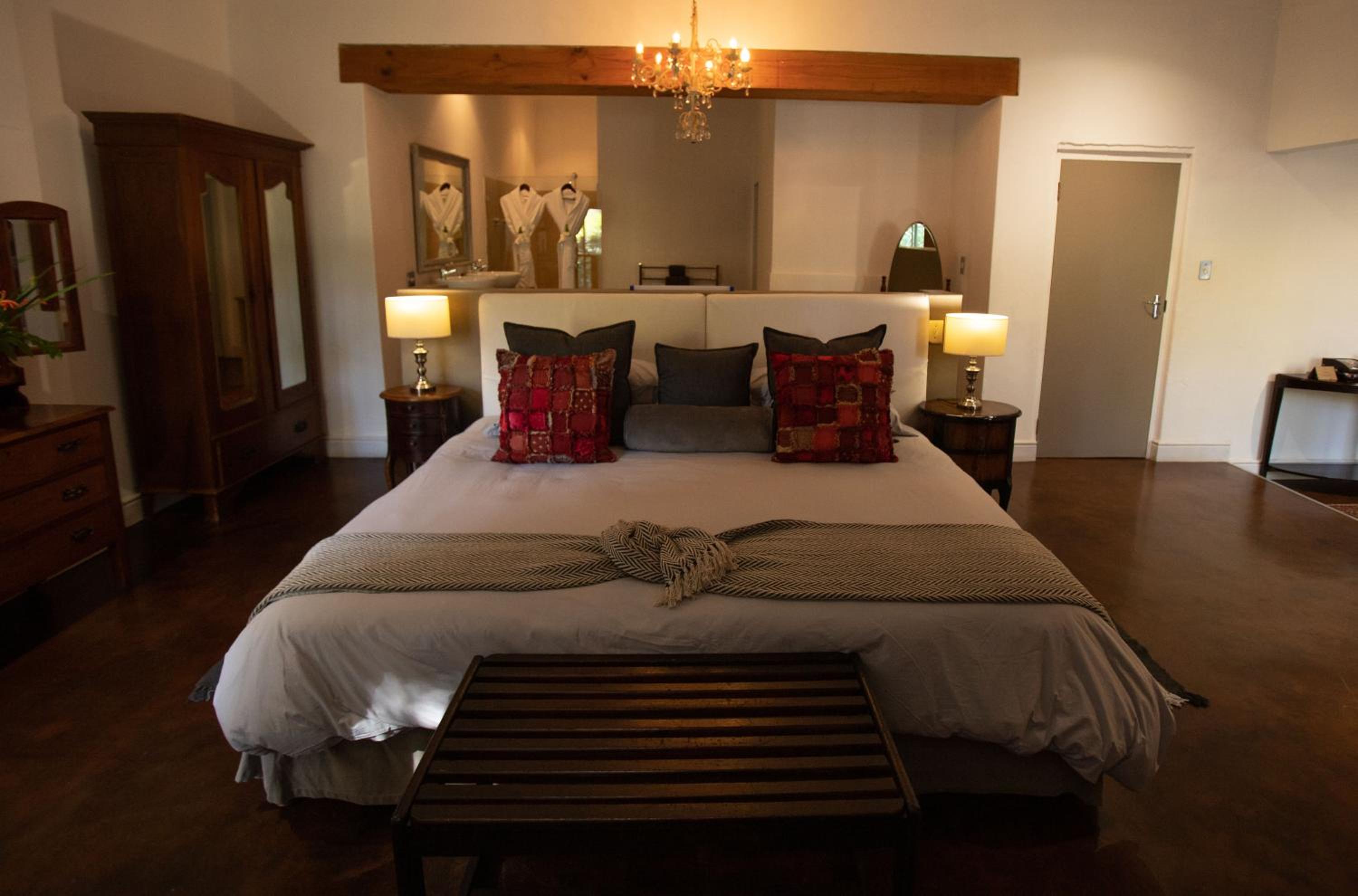 Executive Suite 9 - Photo 5