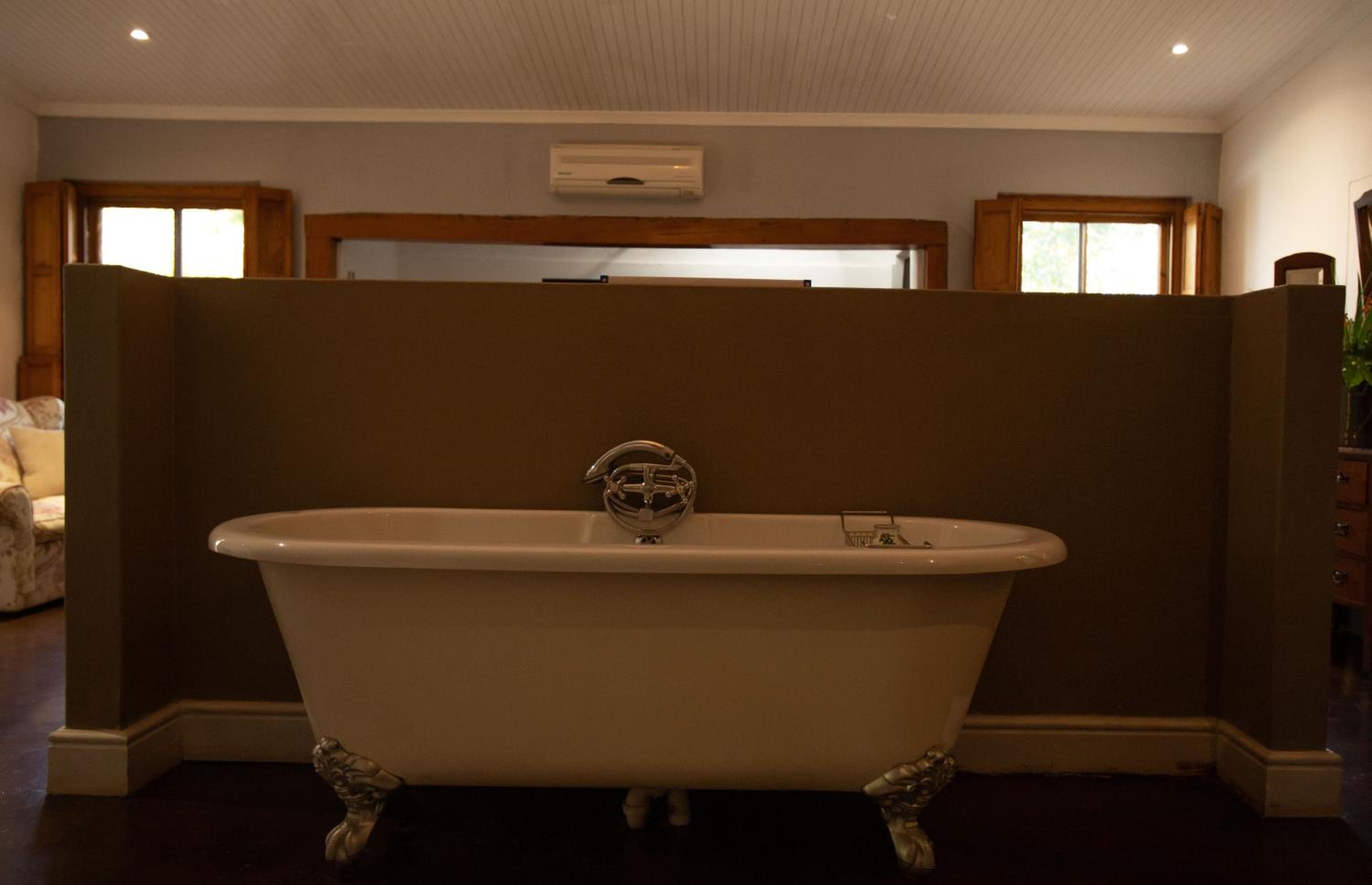 Executive Suite 9 - Photo 8