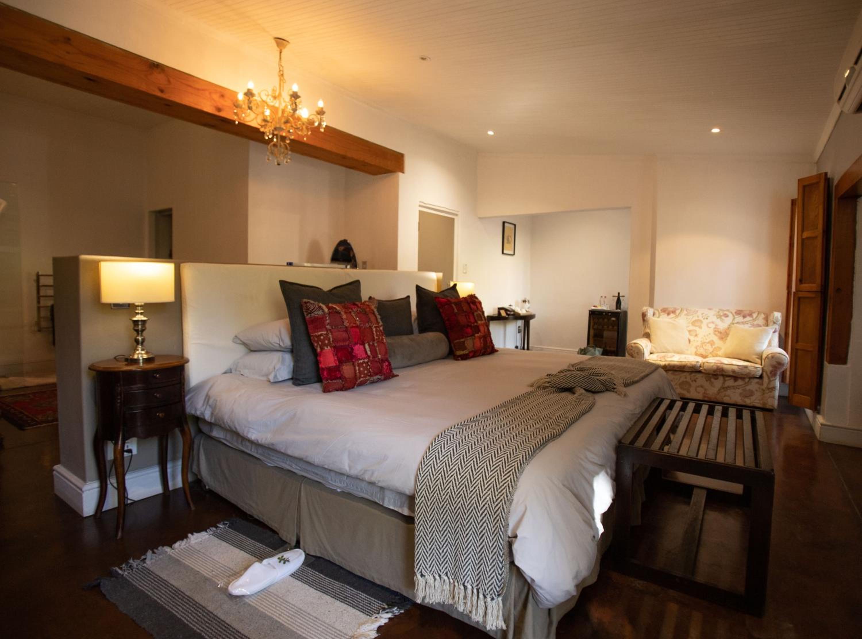 Executive Suite 9 - Photo 6