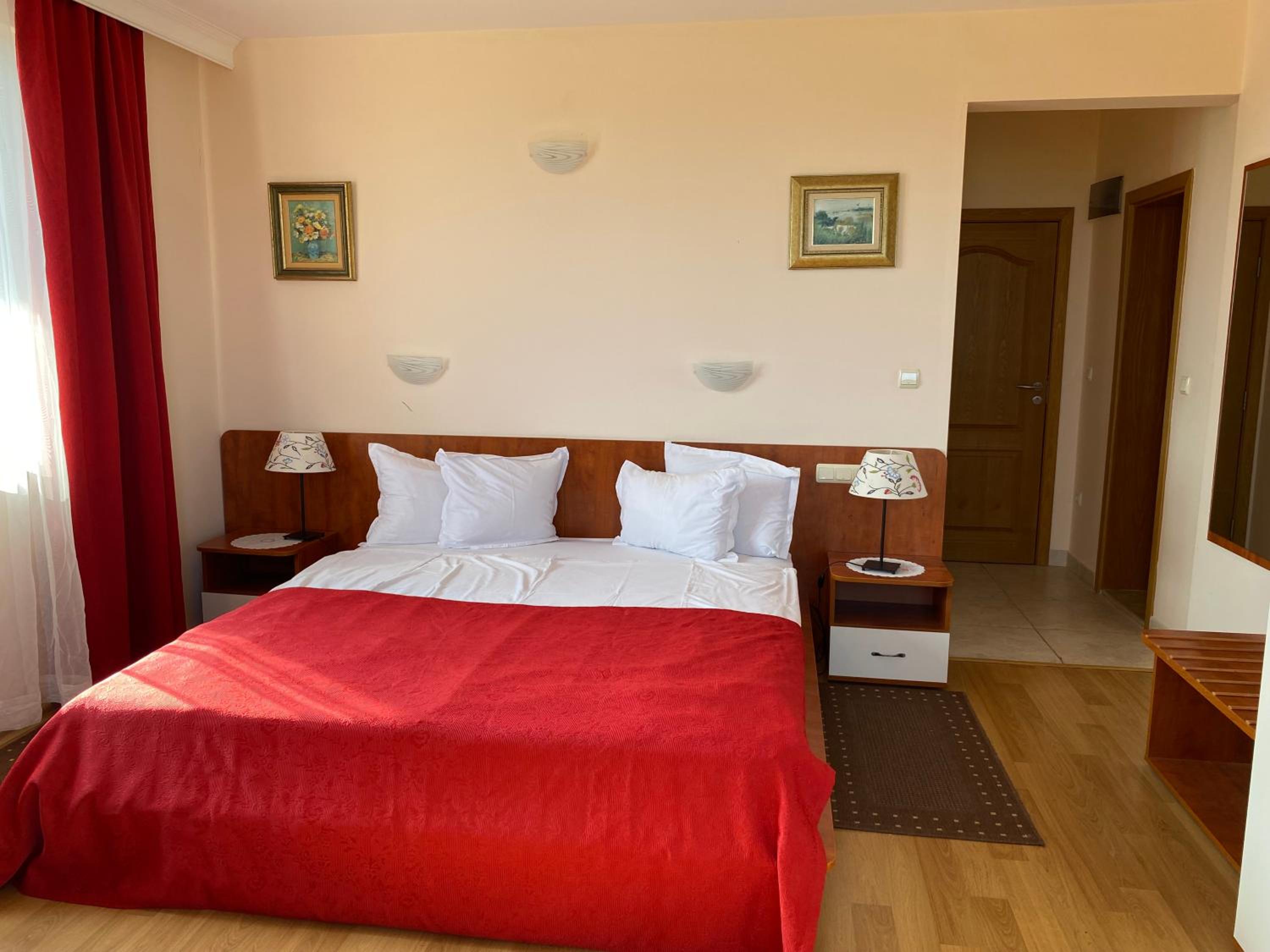 Deluxe Double or Twin Room with Garden View photo 1