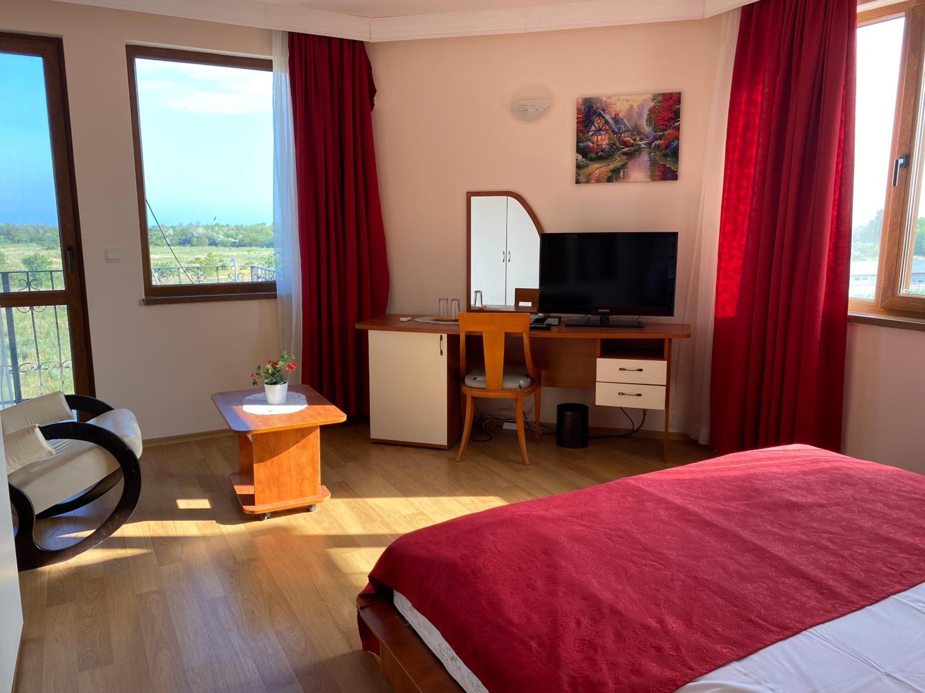 Deluxe Double or Twin Room with Garden View photo 2