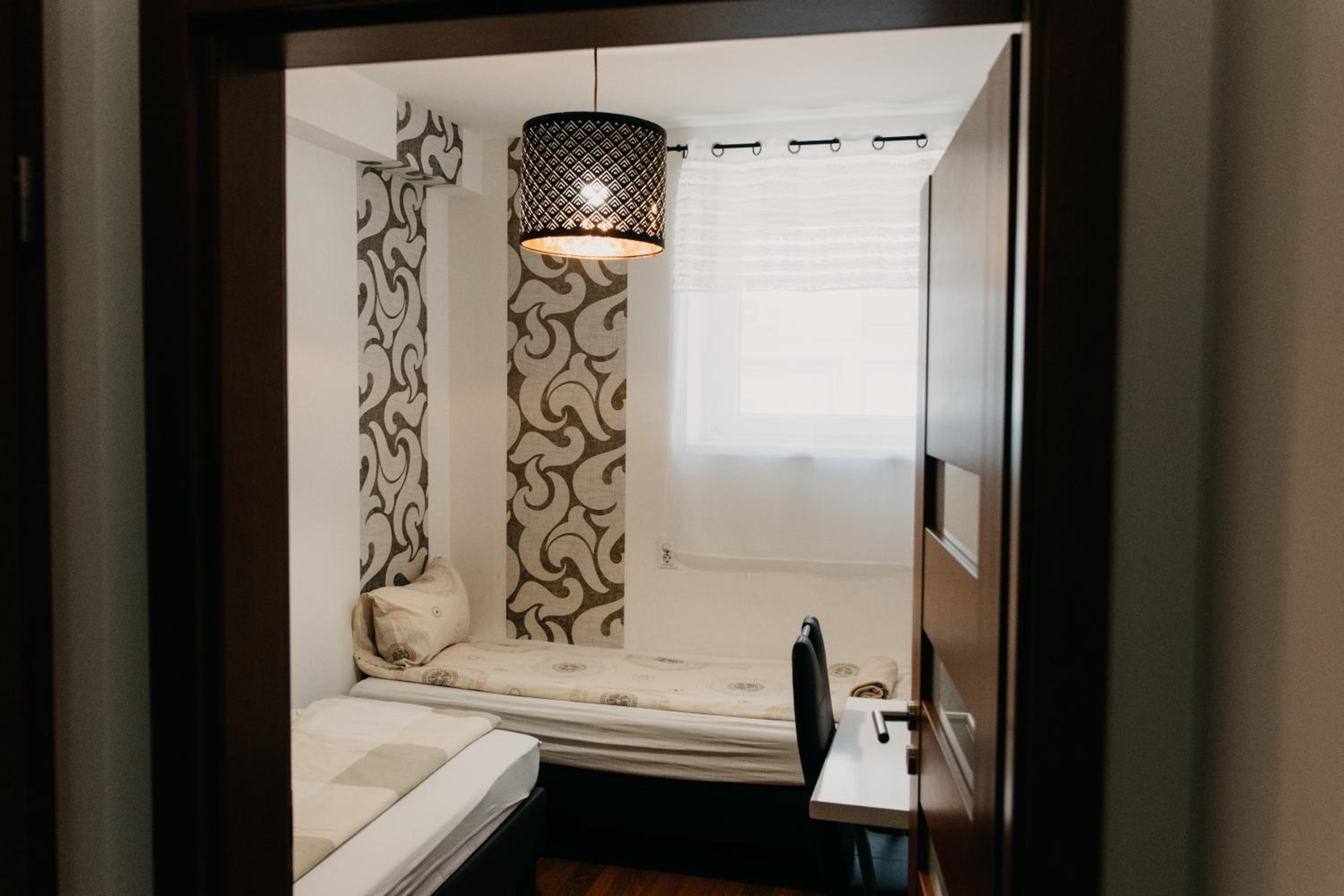 Superior Family Room - Photo 14