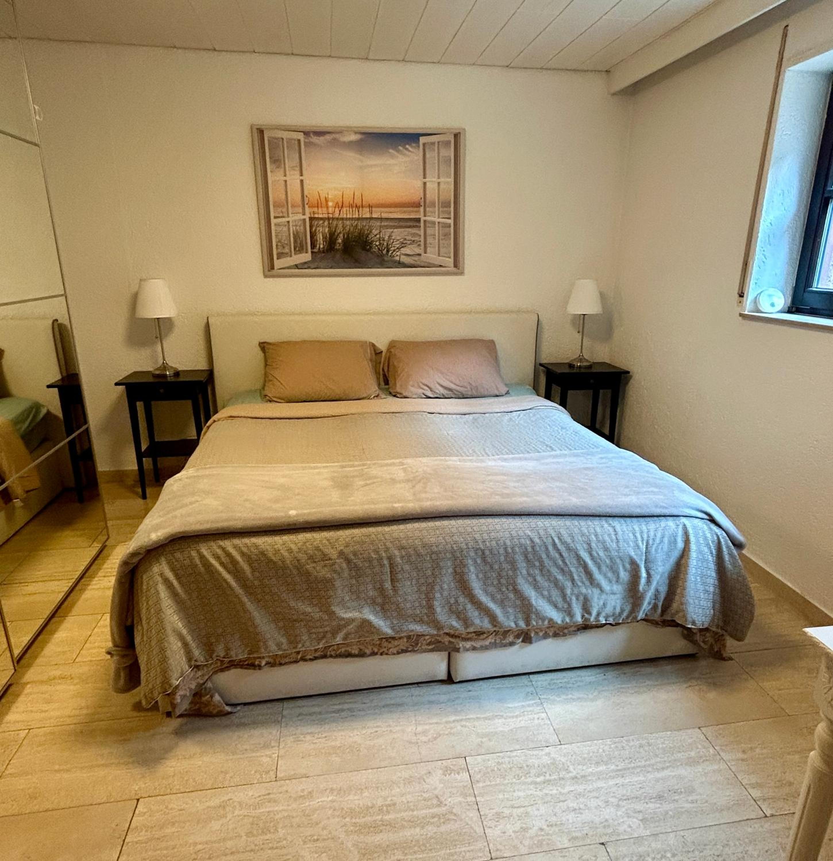 One-Bedroom Apartment photo 1