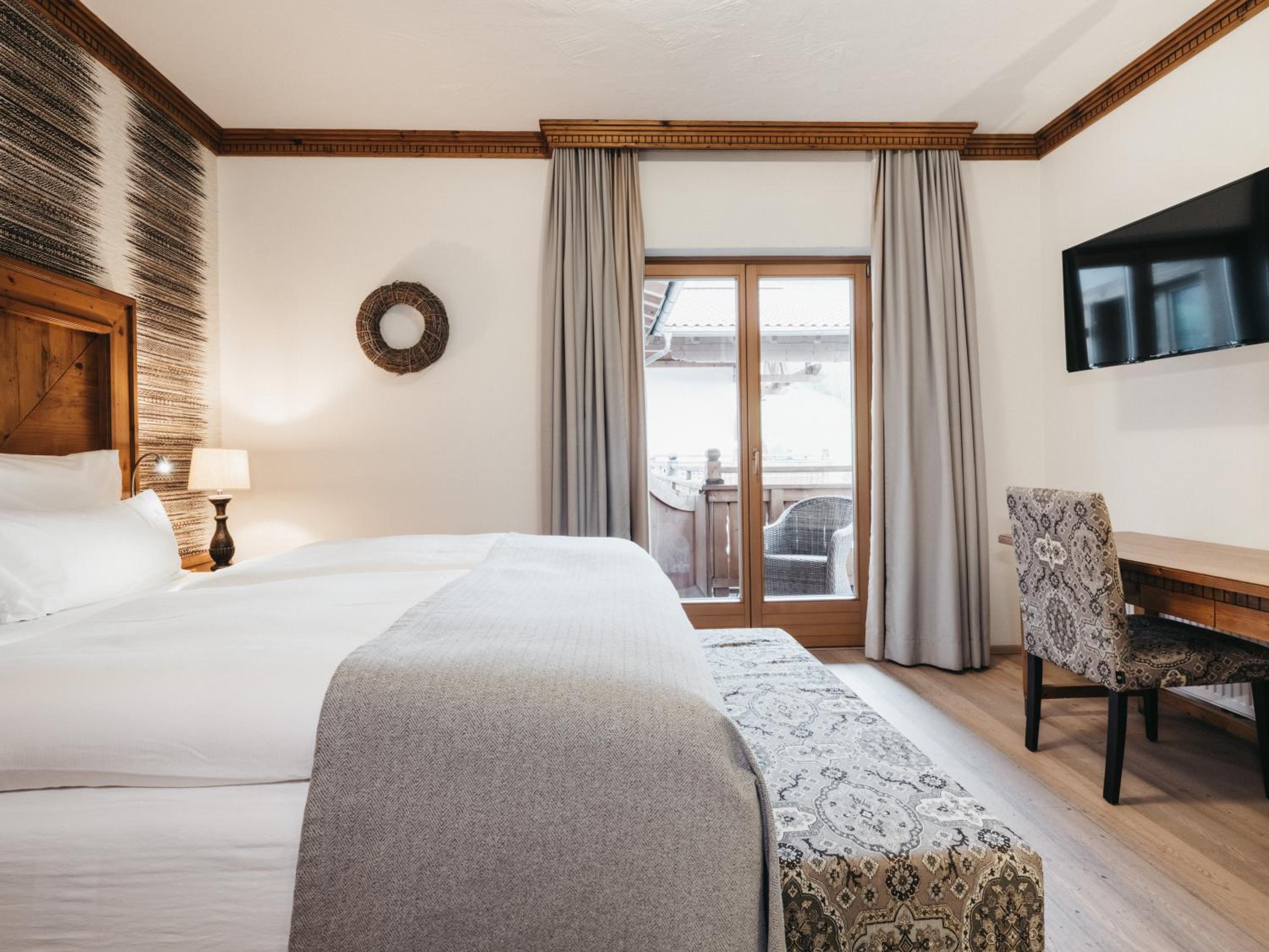 Double Room with Mountain View - Photo 1