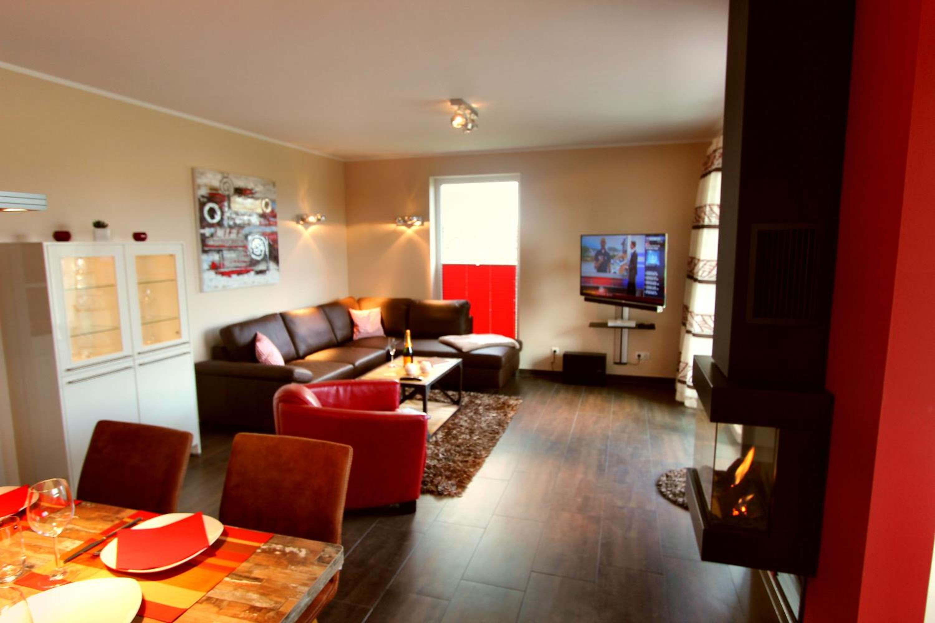 Three-Bedroom House photo 3
