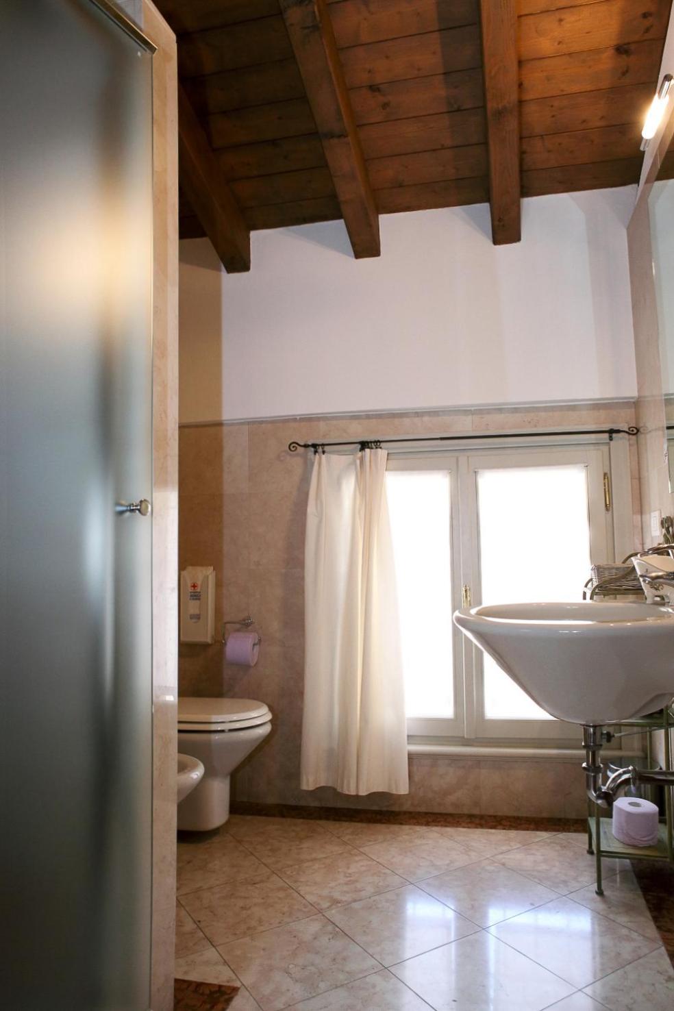 Double or Twin Room - Photo 3