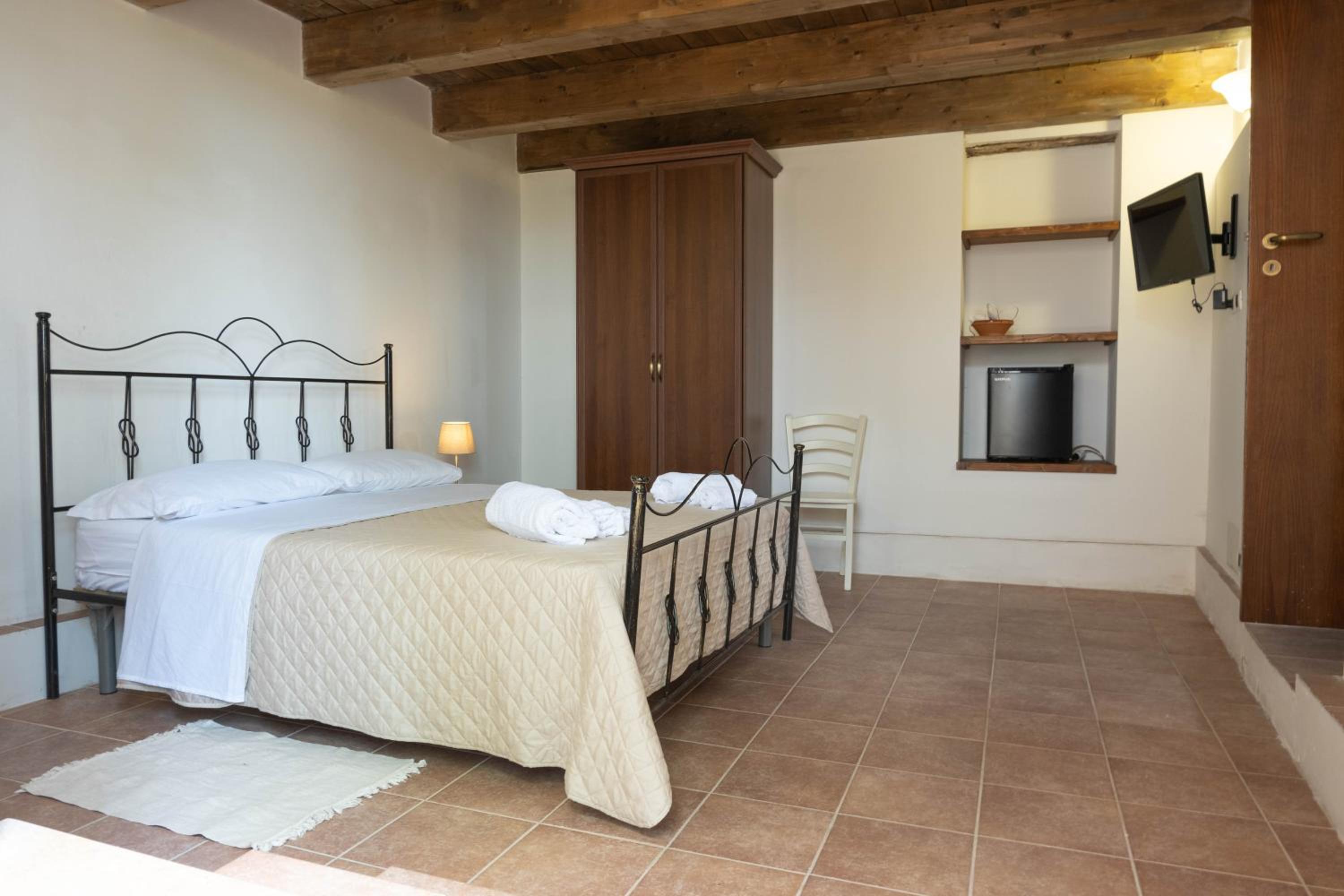 Double Room with Private Bathroom photo 3