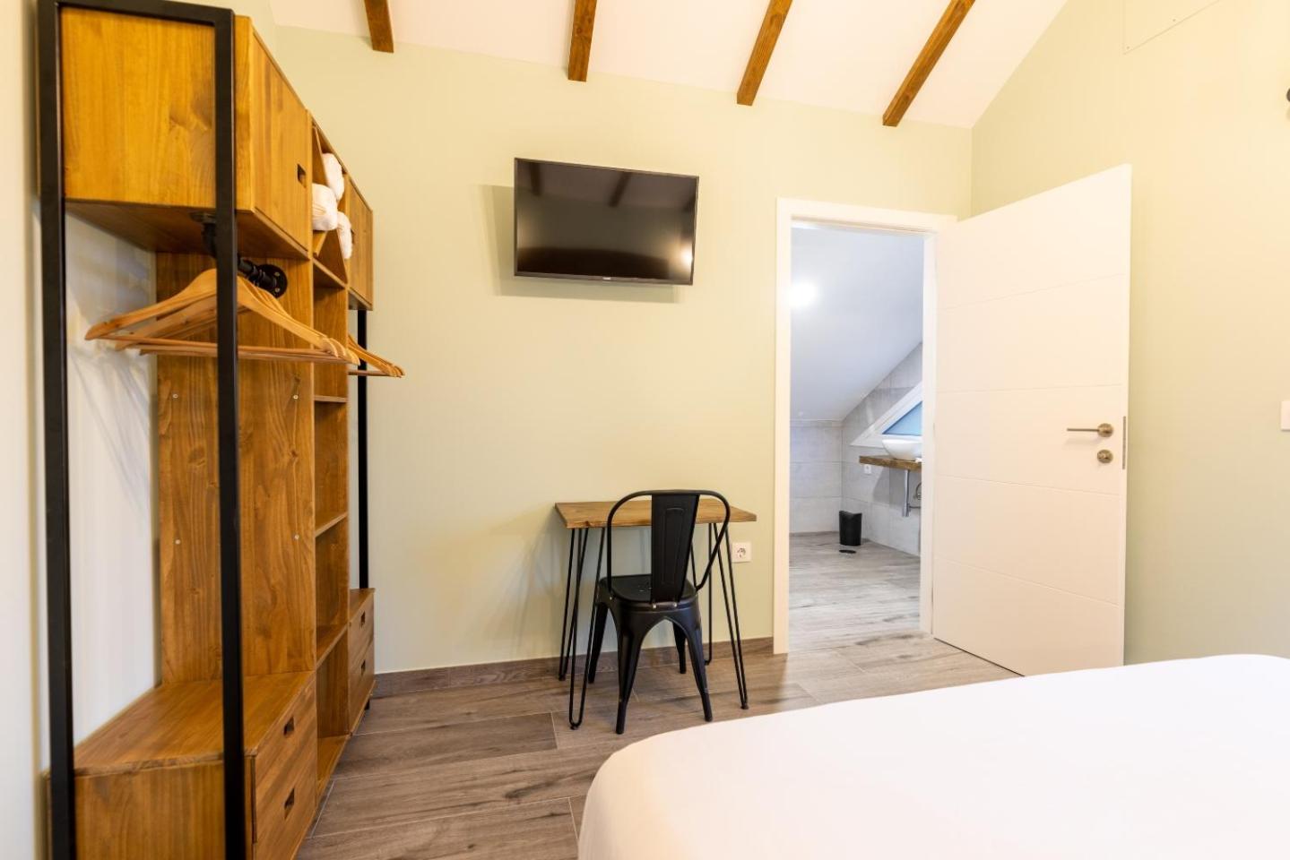 Deluxe Double Room with Balcony photo 2