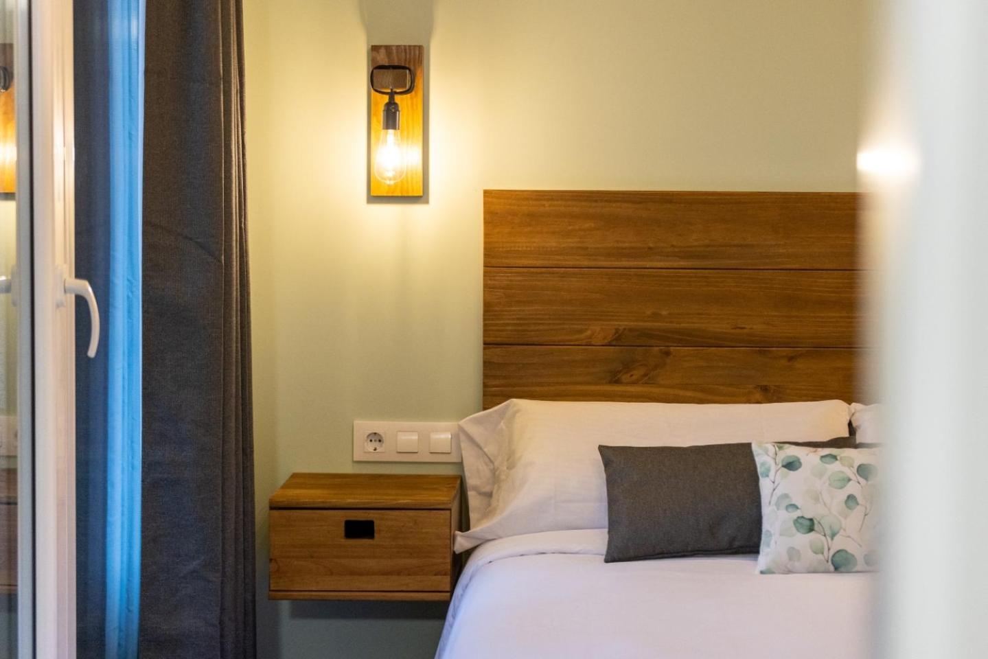 Deluxe Double Room with Balcony photo 3