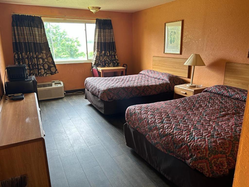 2 Queen Beds Non-Smoking