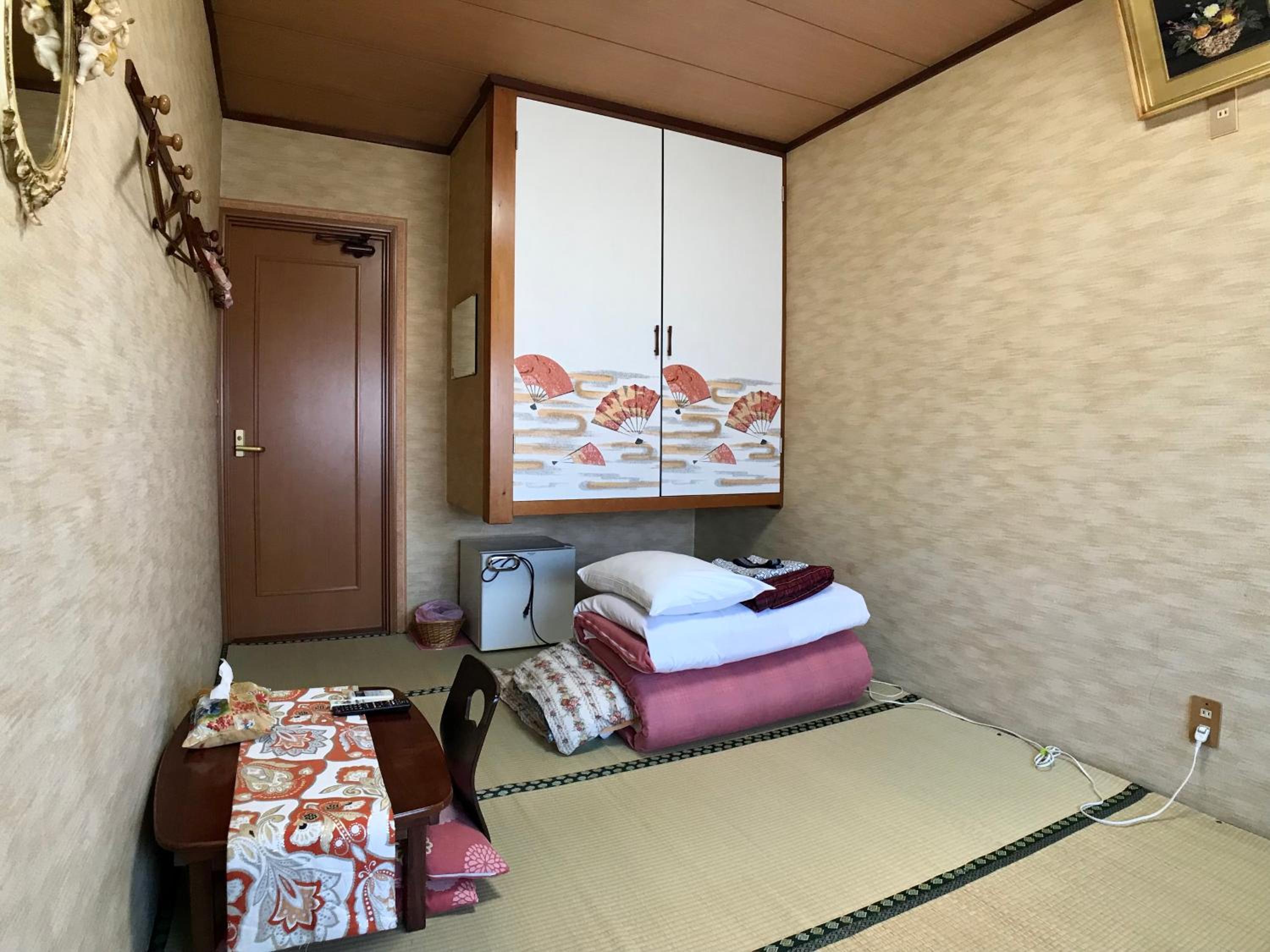 Japanese-Style Twin Room with Shared Bathroom photo 2