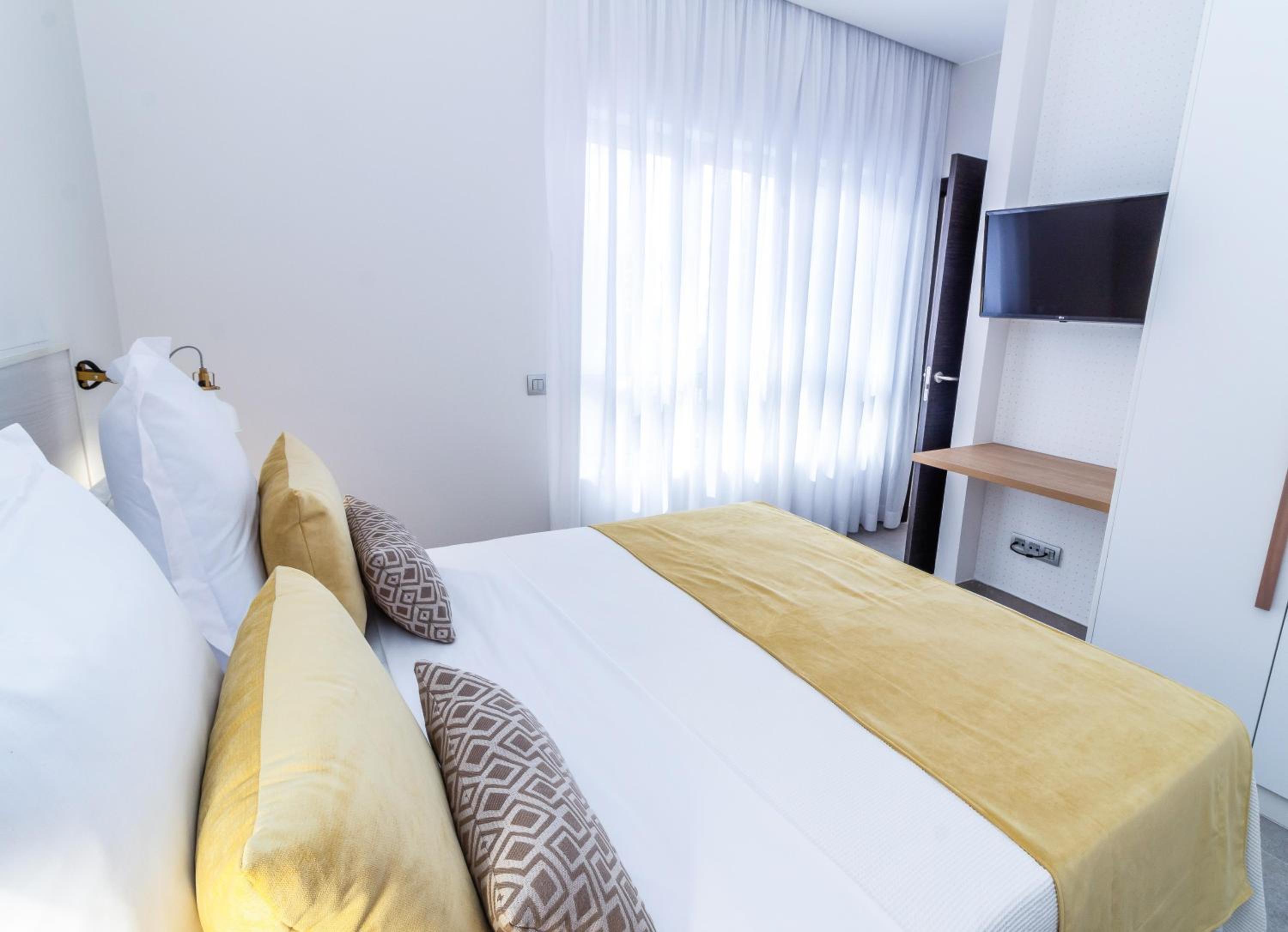 One-Bedroom Apartment - Photo 7