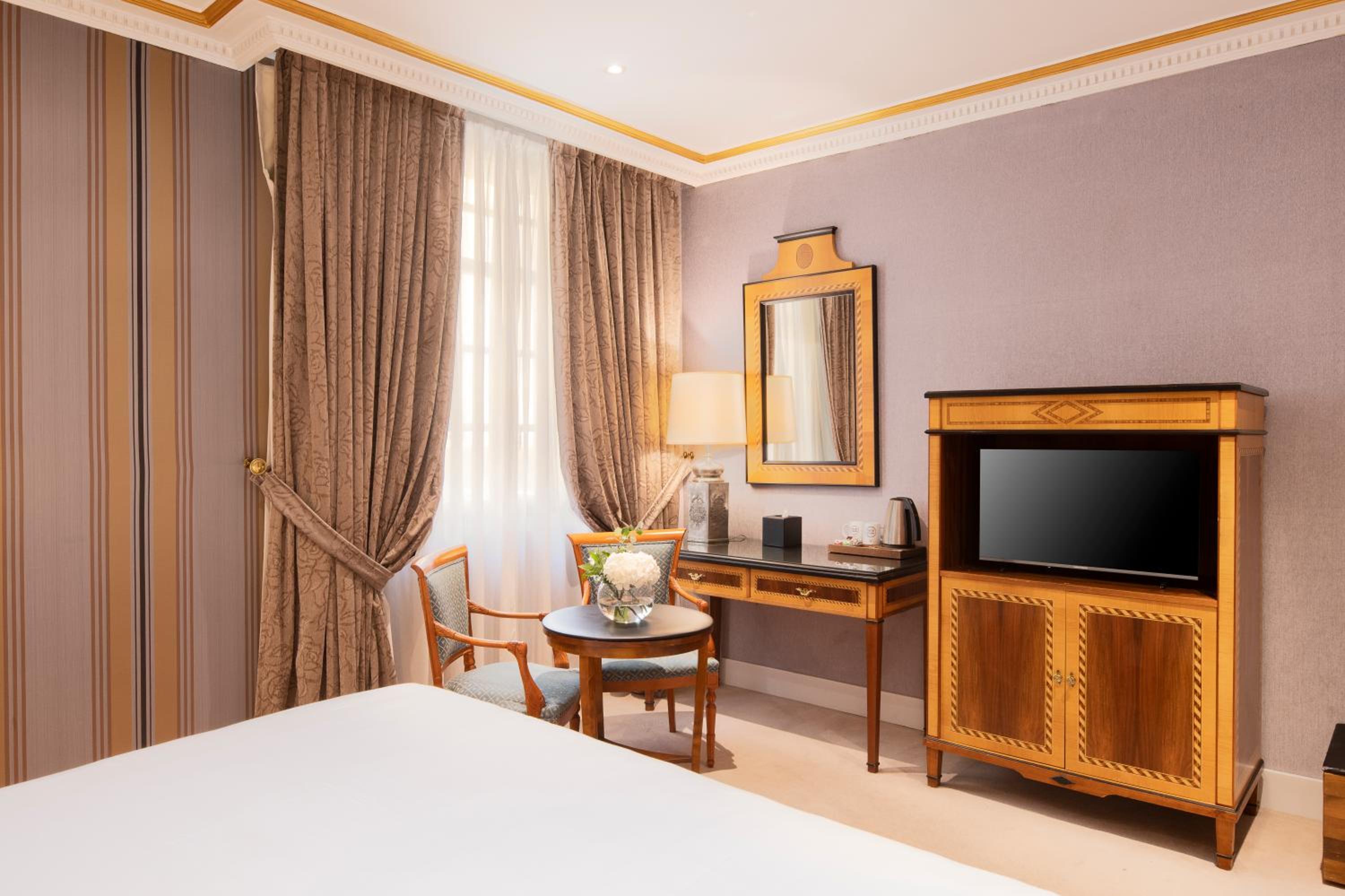 Deluxe Double or Twin Room - Photo 6