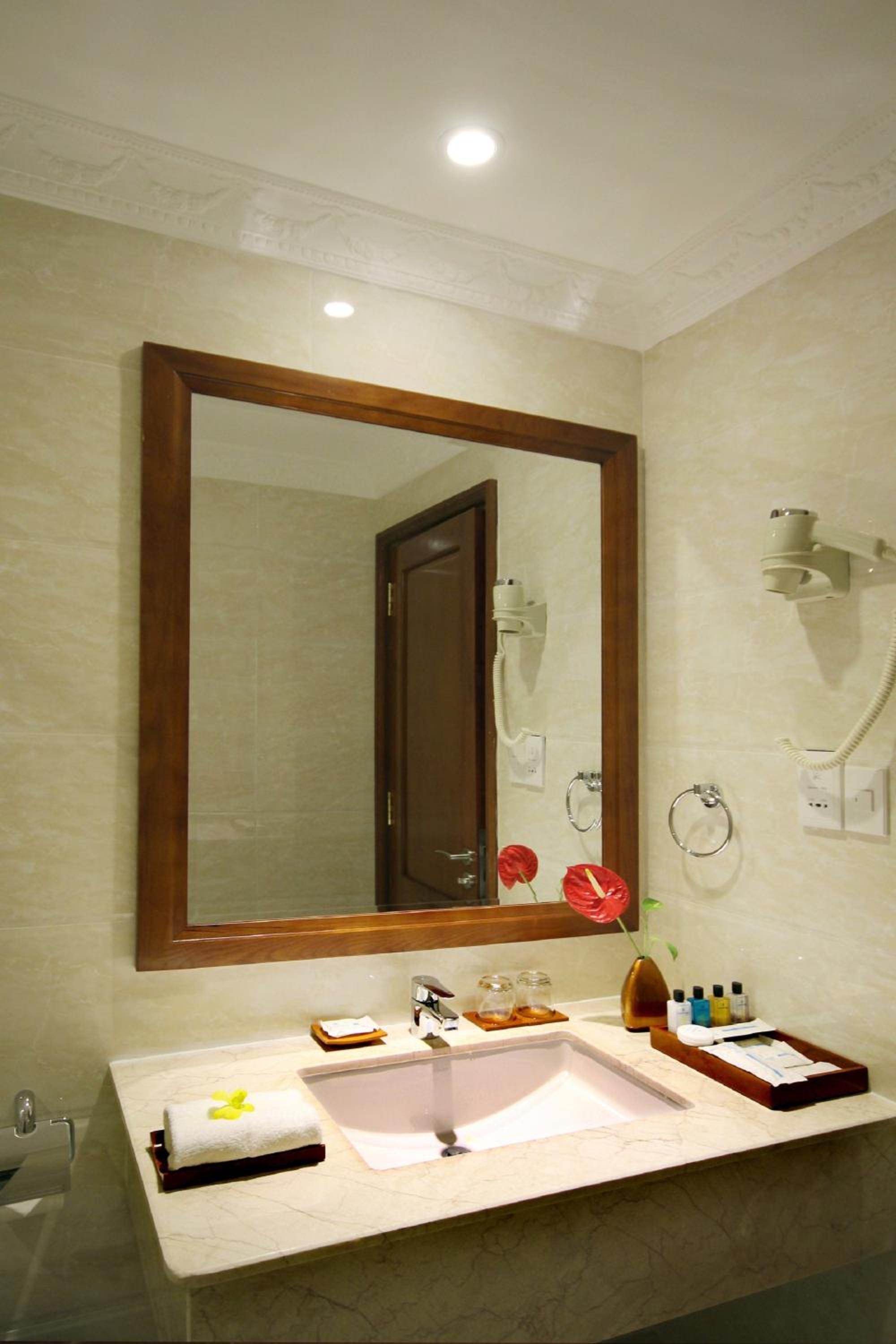 Superior Double Room with Sea View thumbnail 5