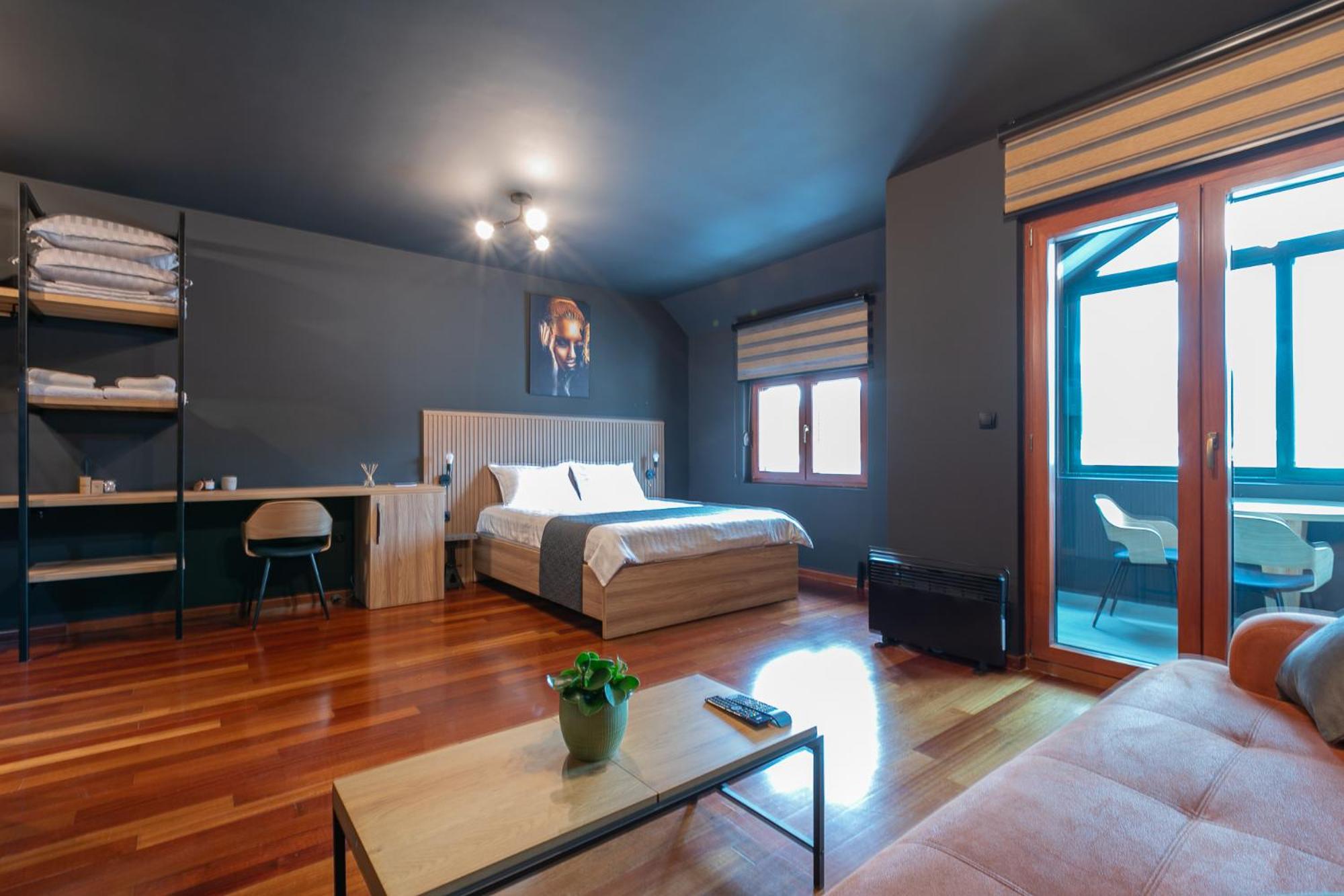 King Studio with Sofa Bed