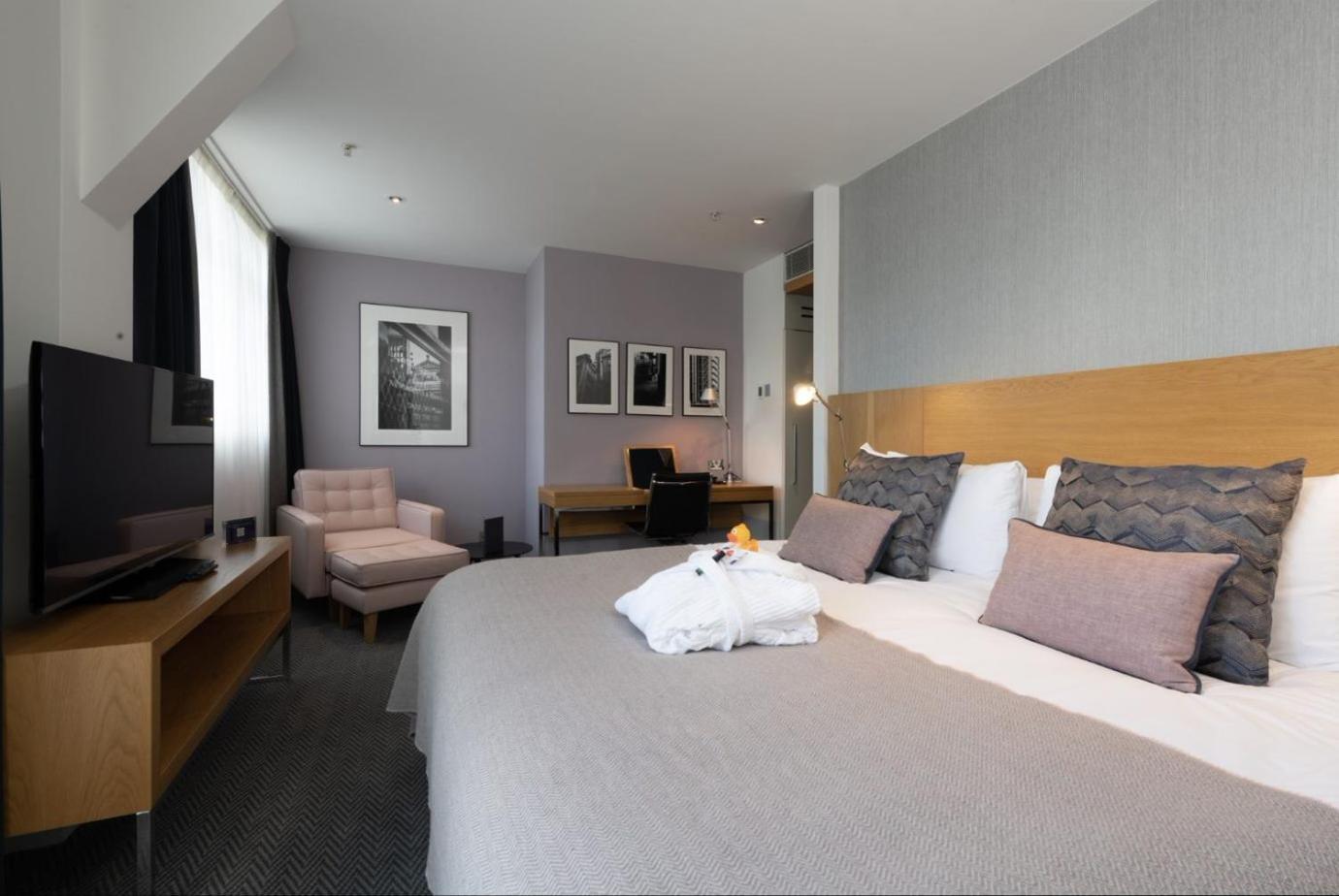 Deluxe King Room with Balcony
