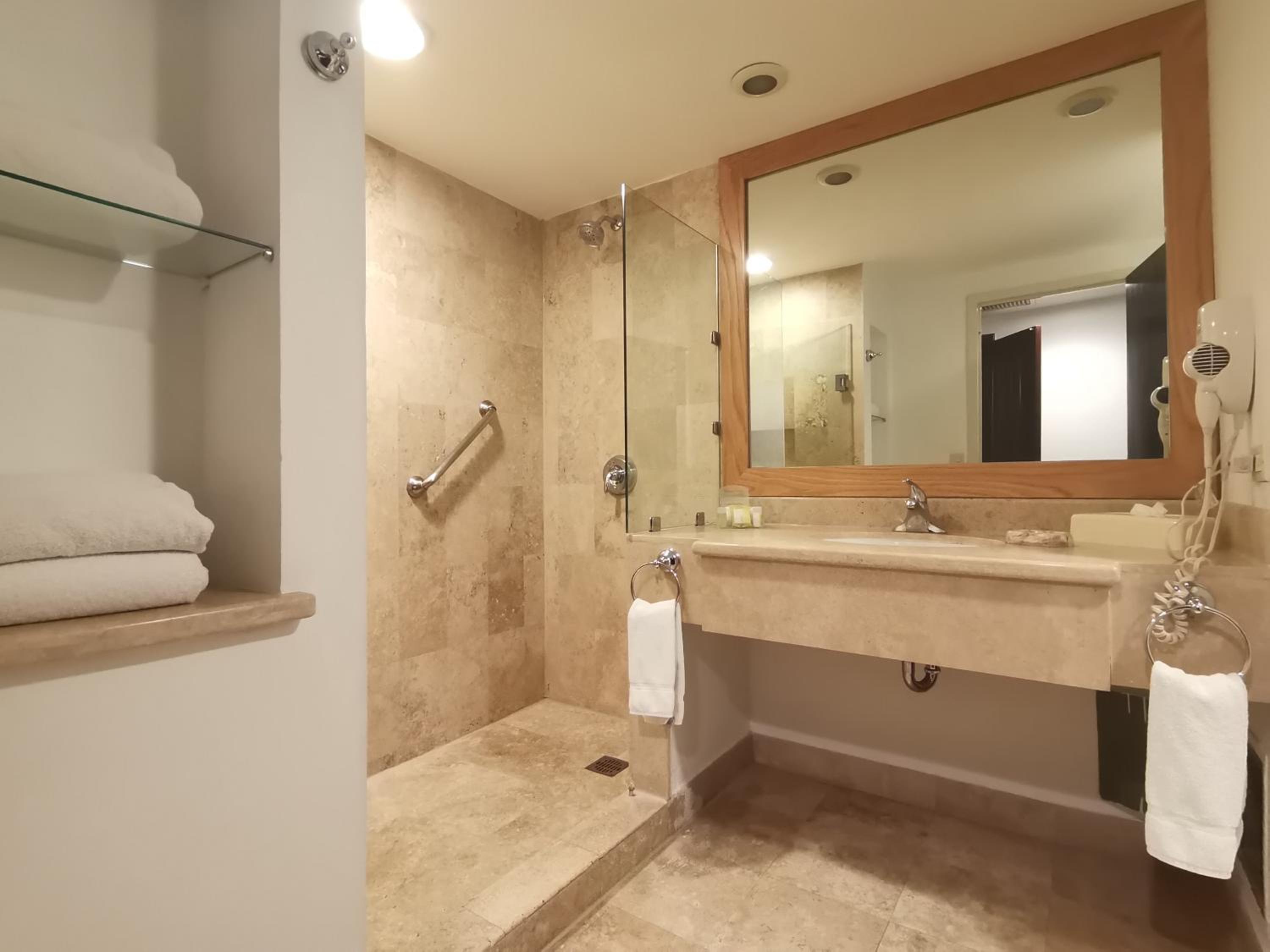 Standard Double Room with Two Double Beds - High Floor - Photo 4