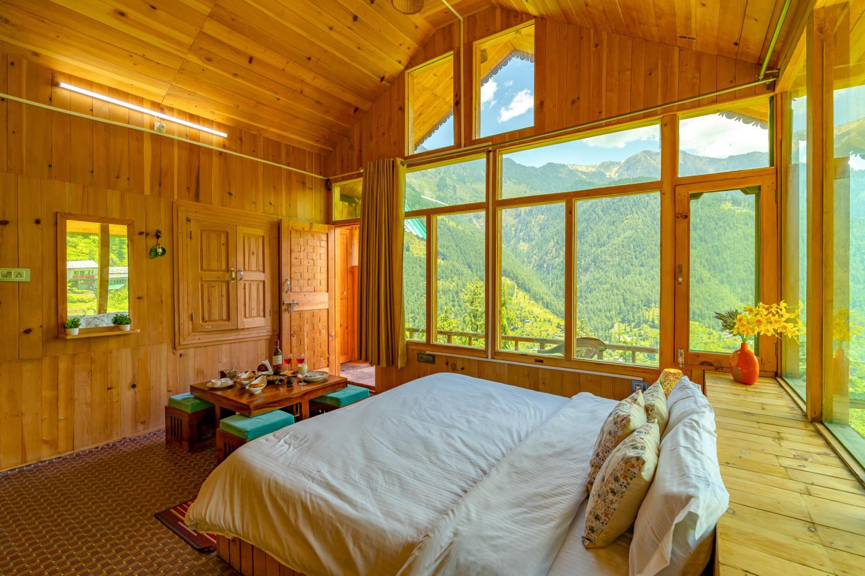 Suite with Hot Tub photo 2