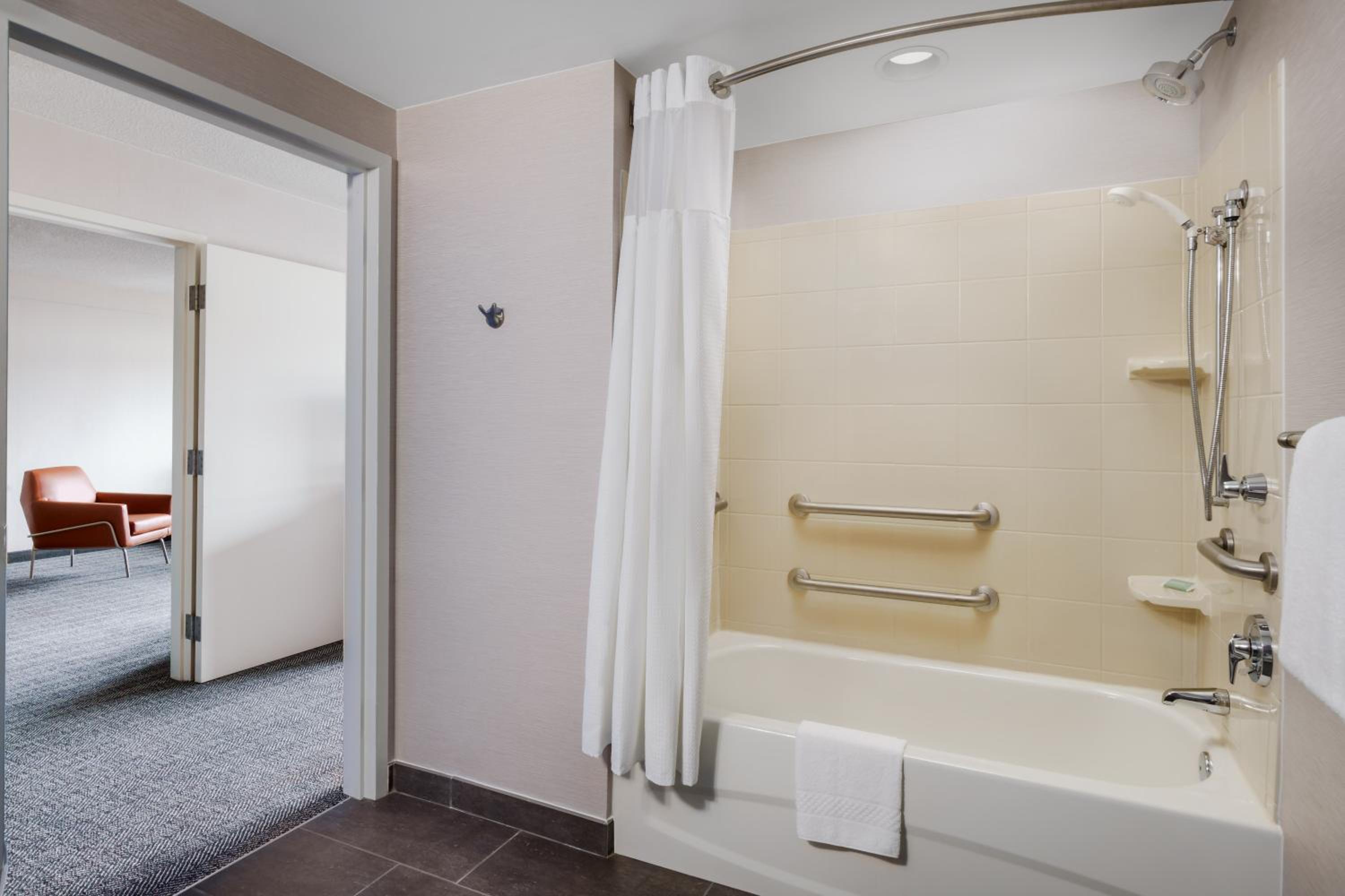 Queen Room with Two Queen Beds - Hearing Accessible