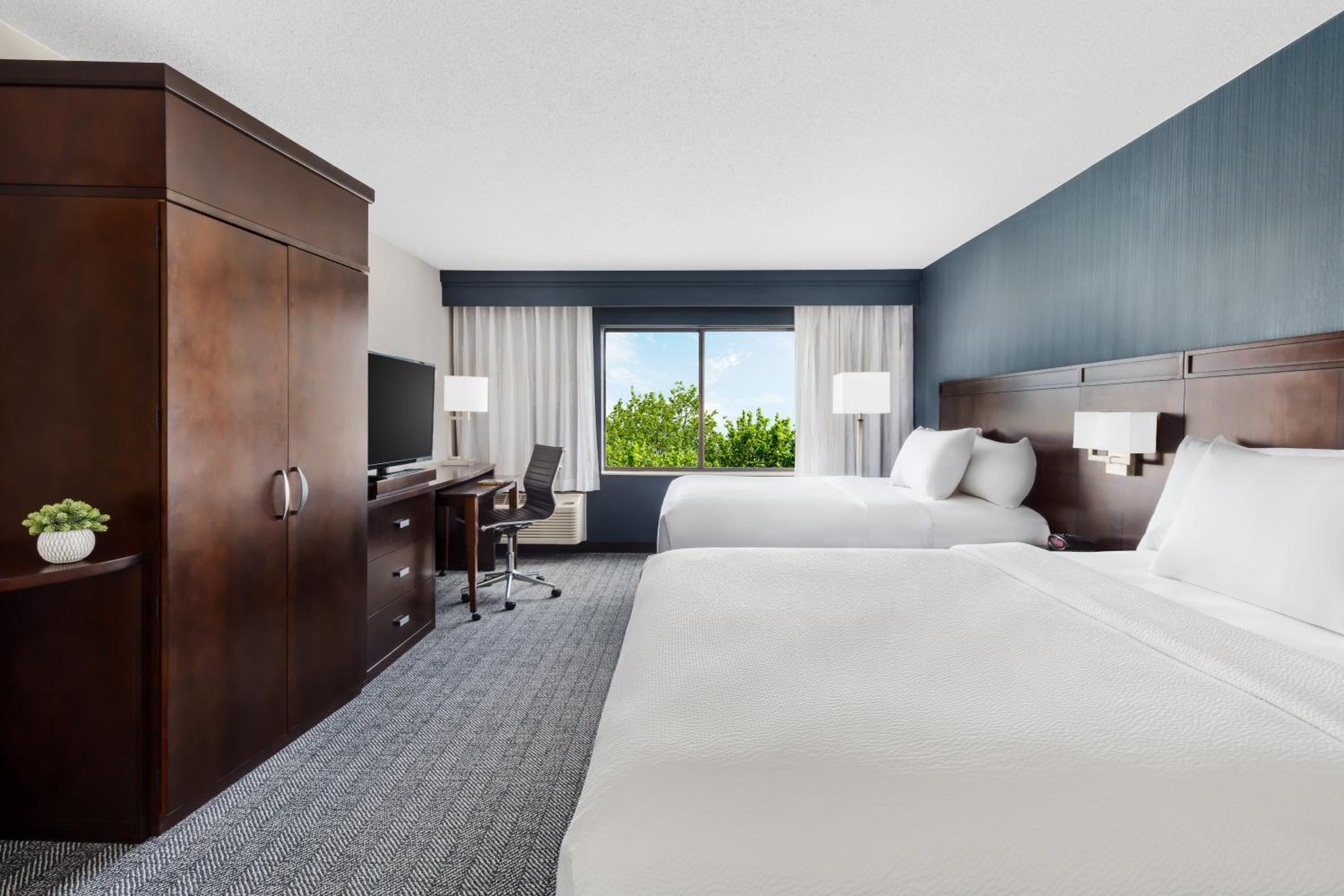 Guest Room with Two Queen Beds - Photo 9
