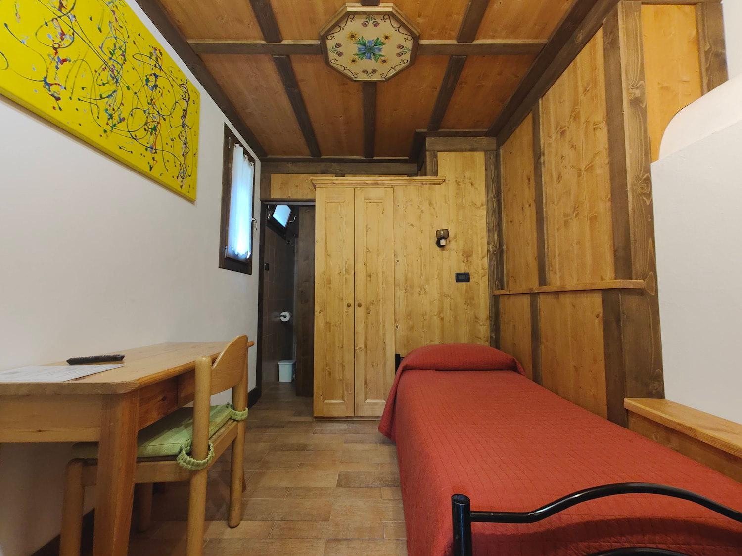 Single Room with Bathroom photo 1
