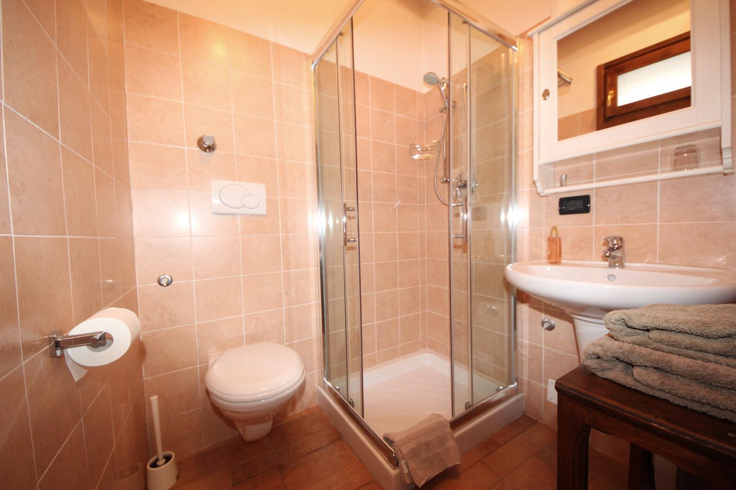 Single Room with Bathroom photo 2