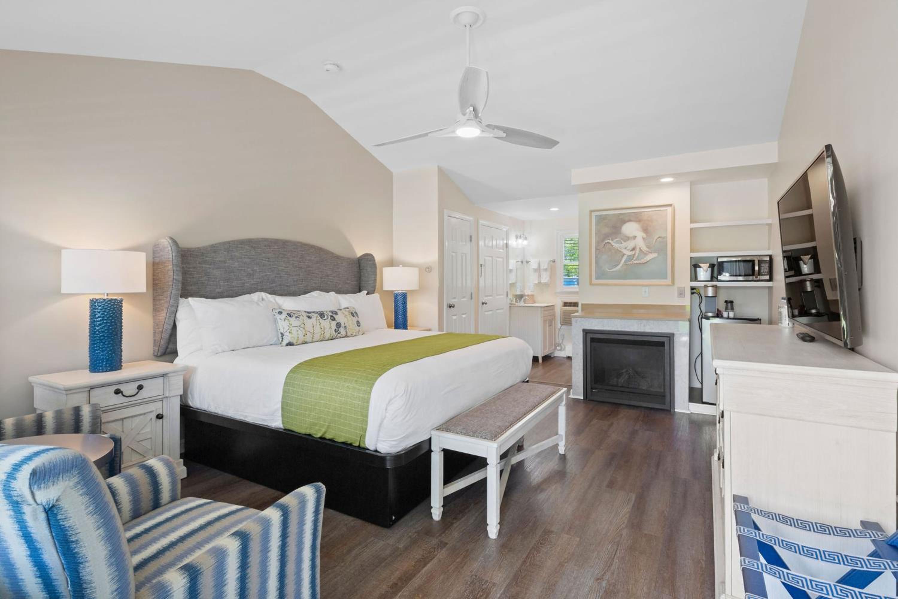 Deluxe King Room photo 2
