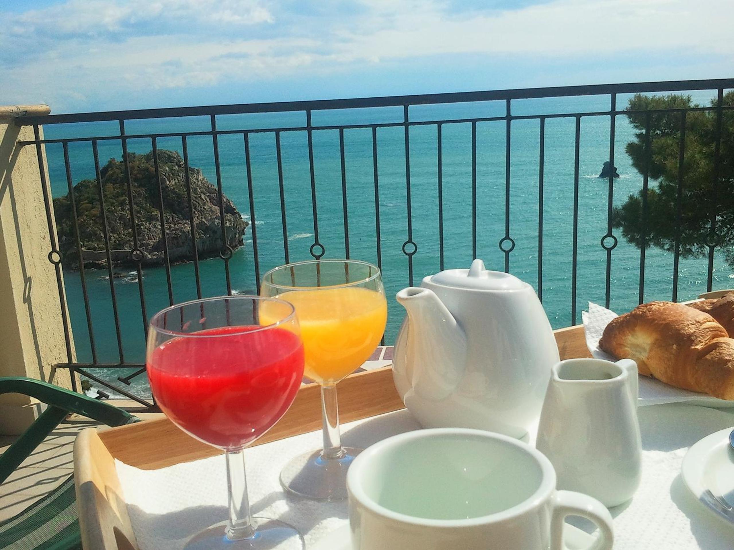 Deluxe Double Room with Terrace and Sea View - Photo 9