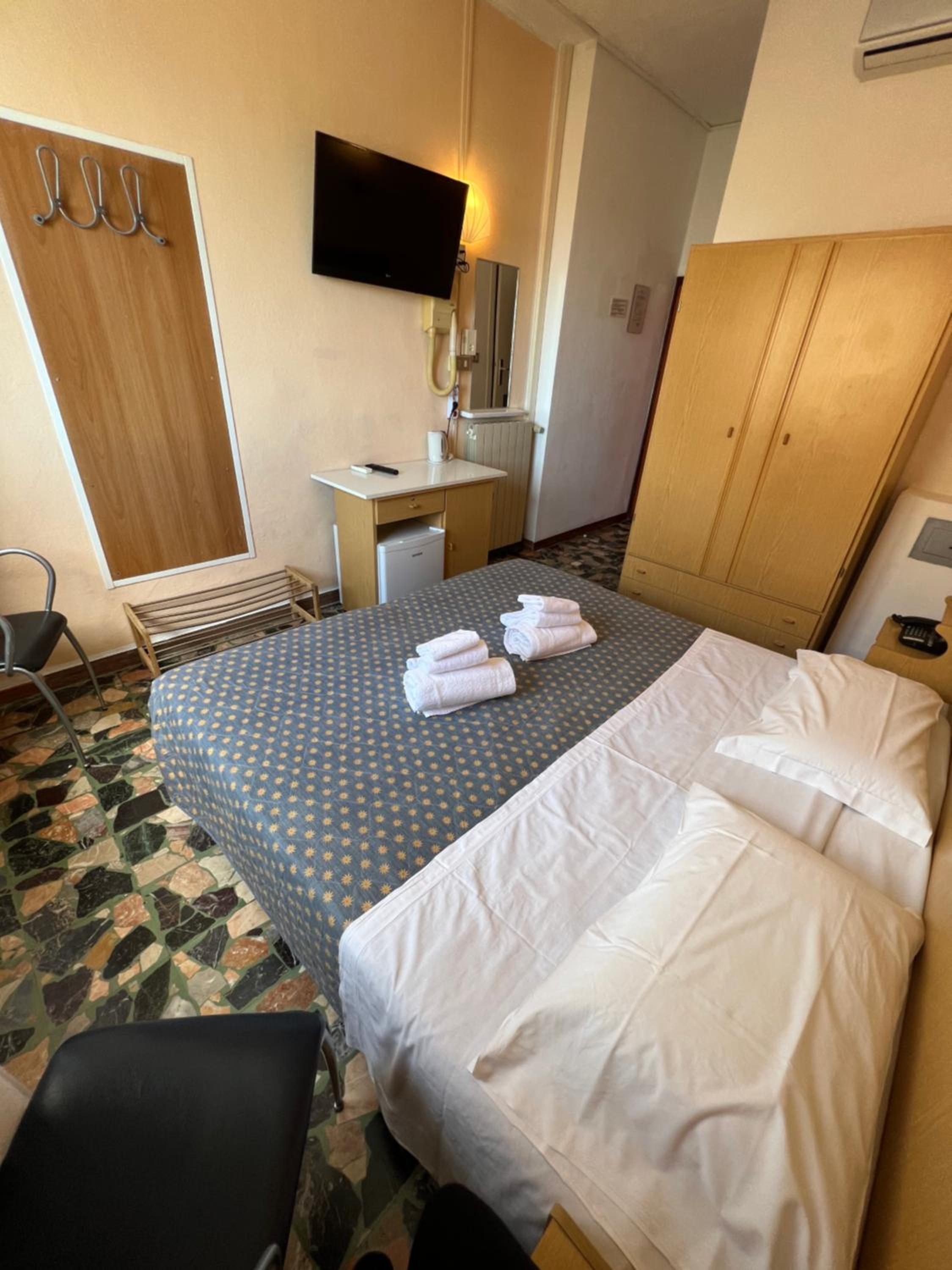 Double or Twin Room with Sea View - Photo 2