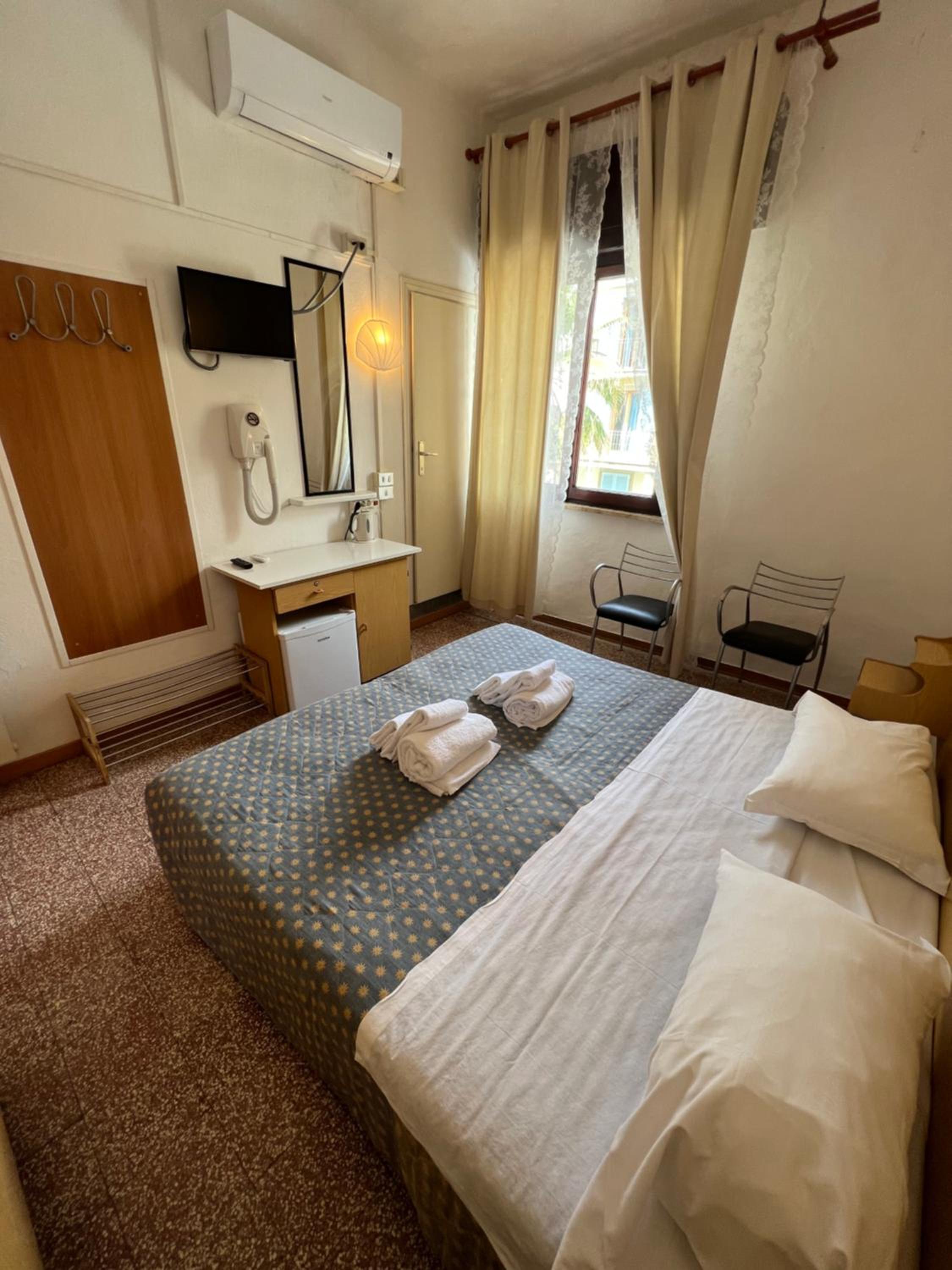Double Room - Photo 3