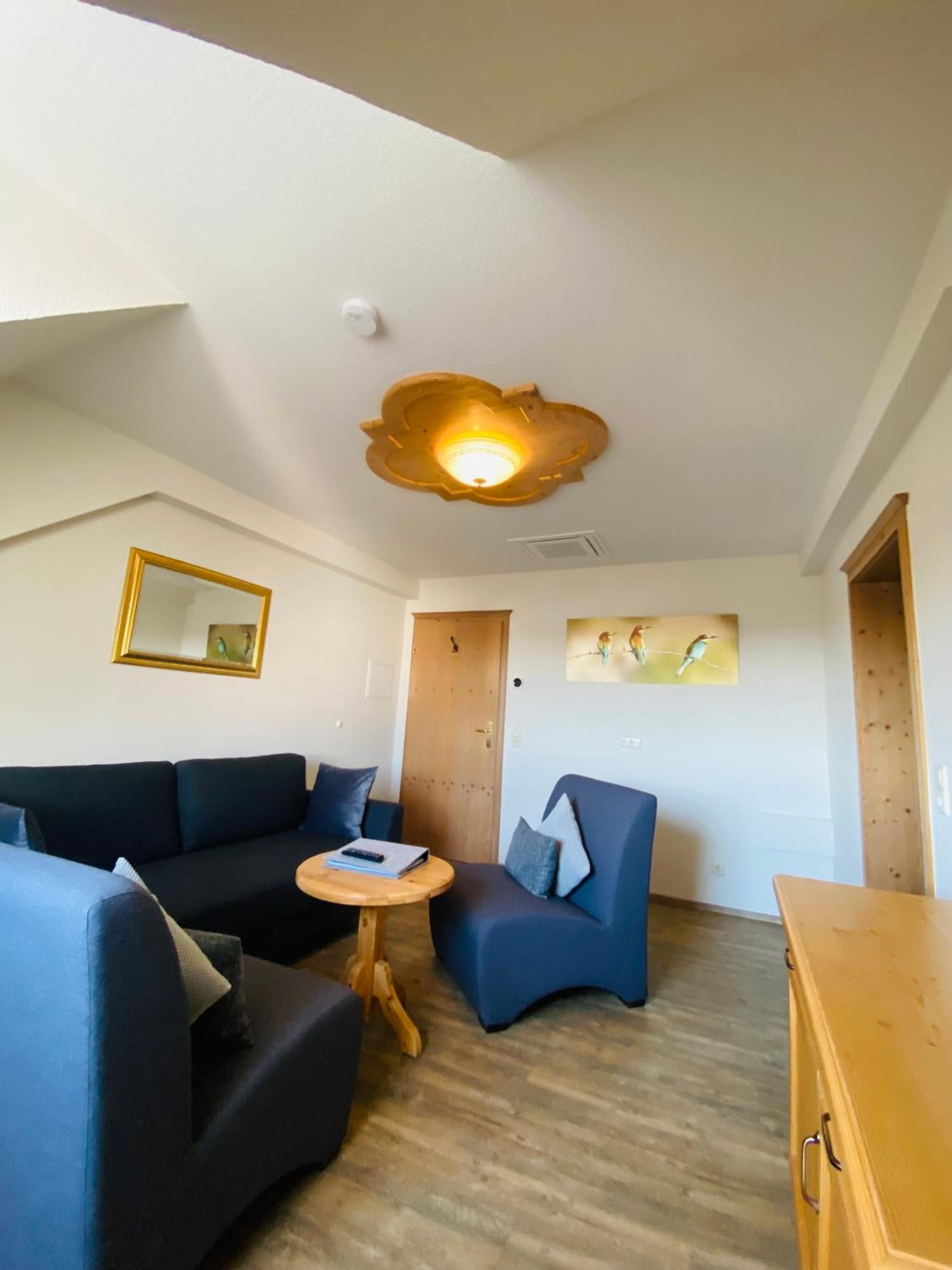 Large Double Room - Photo 4