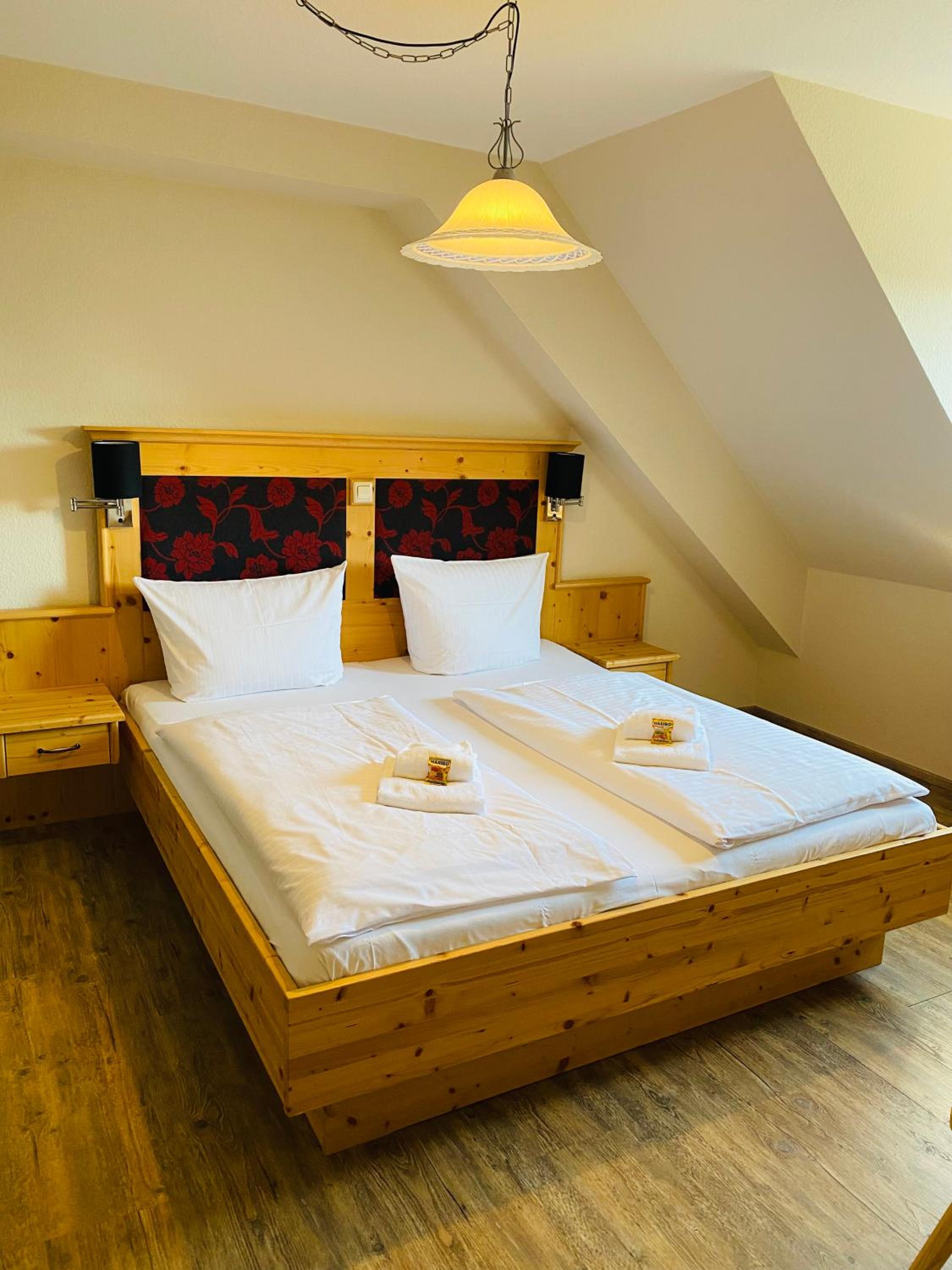 Large Double Room - Photo 1