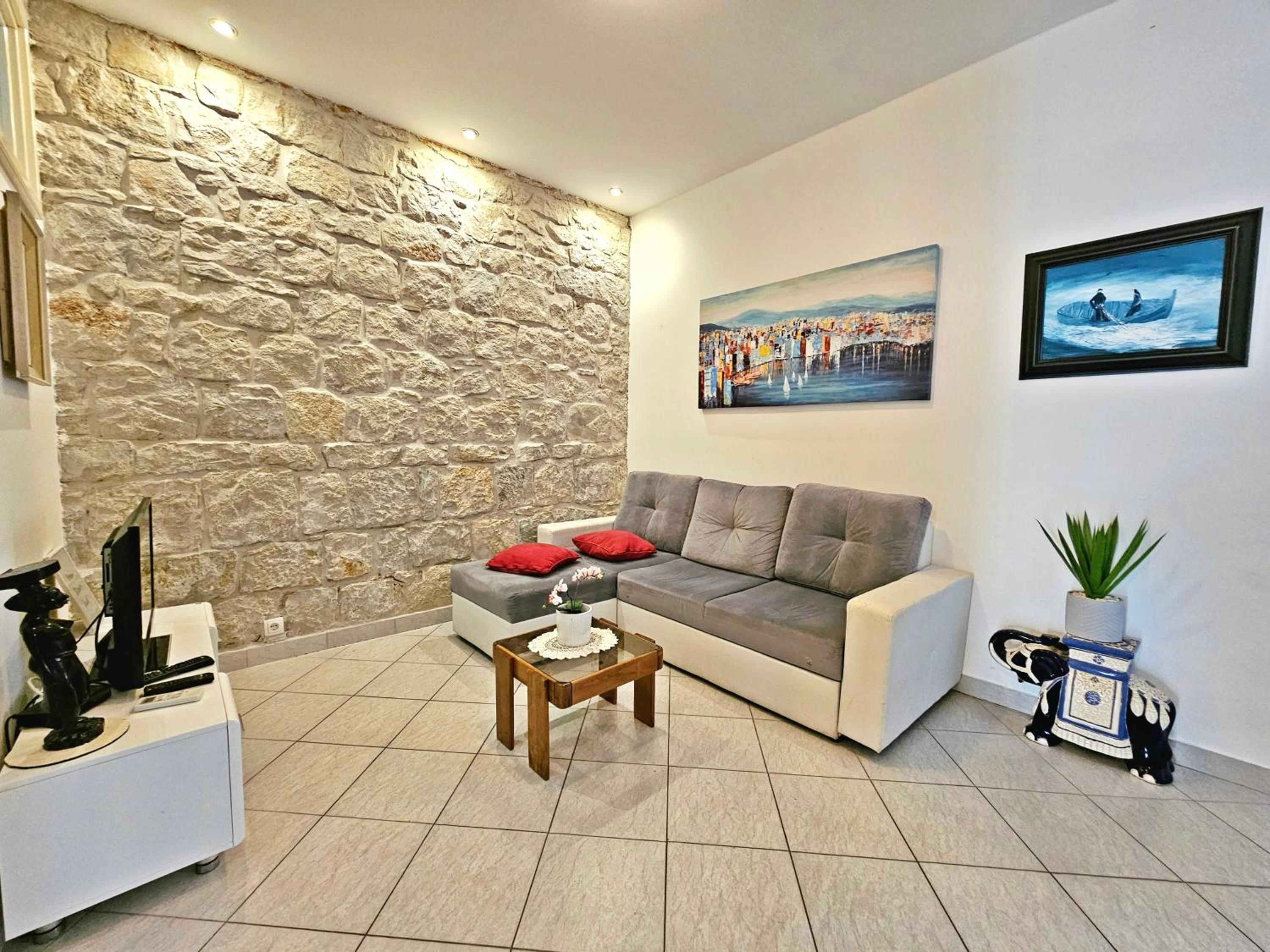 Apartment with Garden View