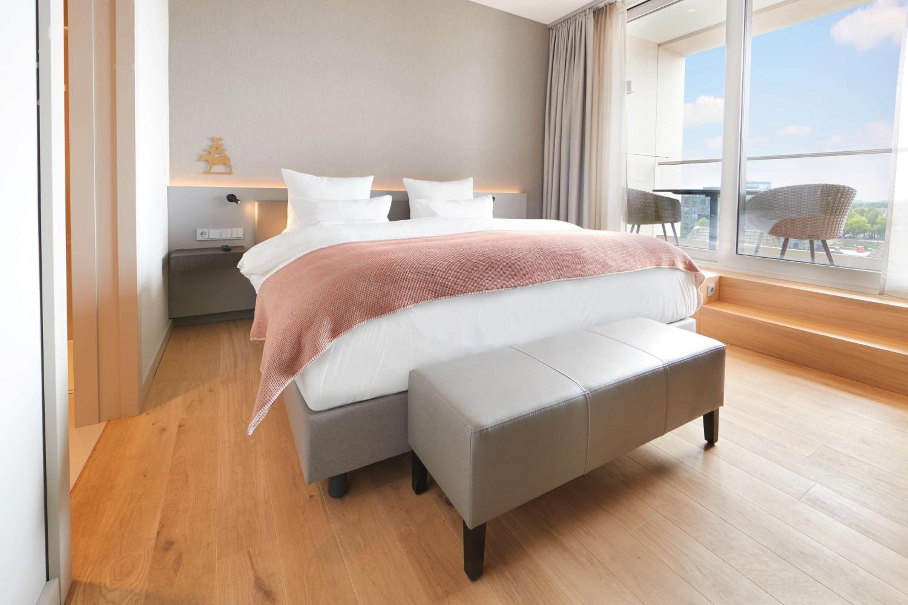 Executive Suite - Photo 1