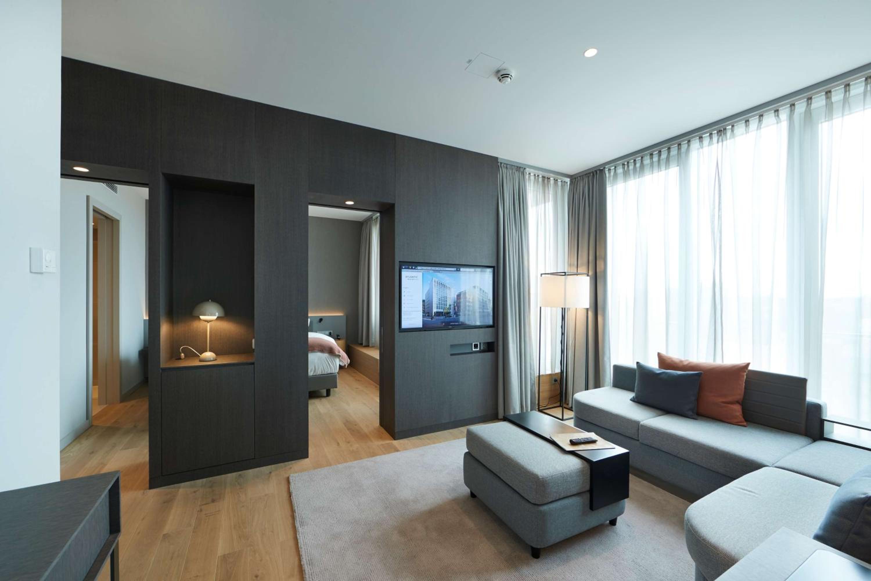 Executive Suite - Photo 5