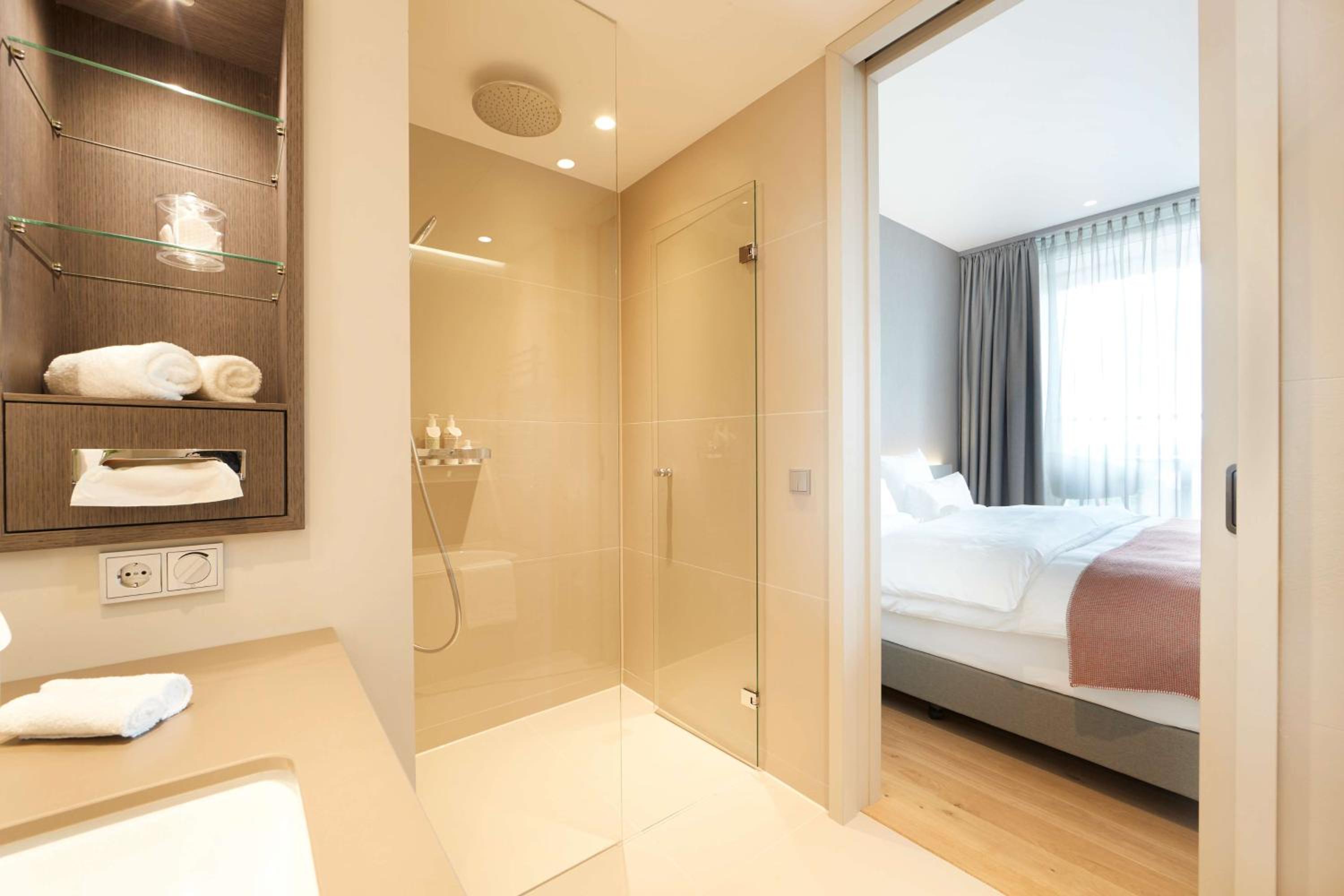 Balcony Suite - Photo 7