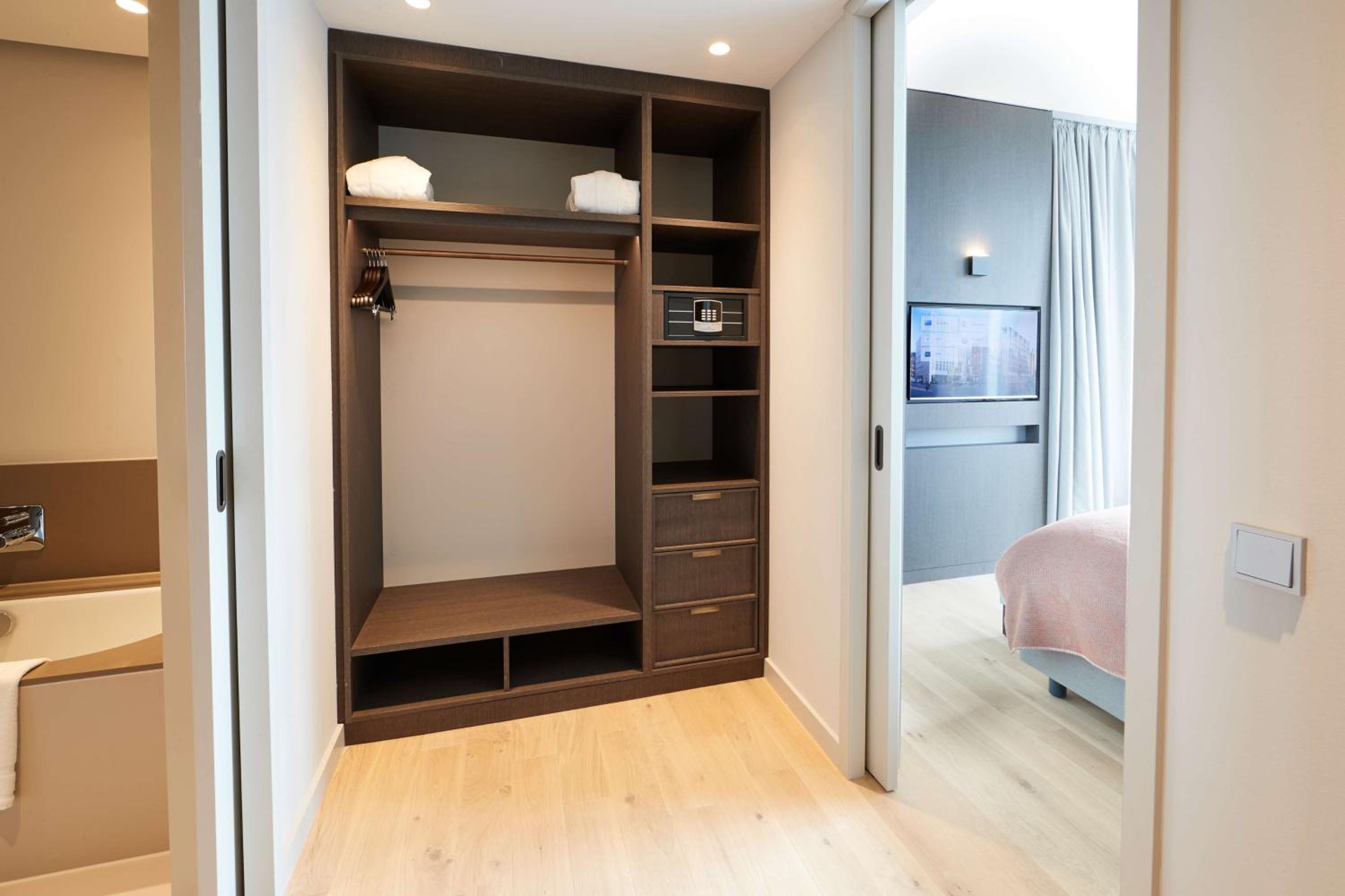 Balcony Suite - Photo 3