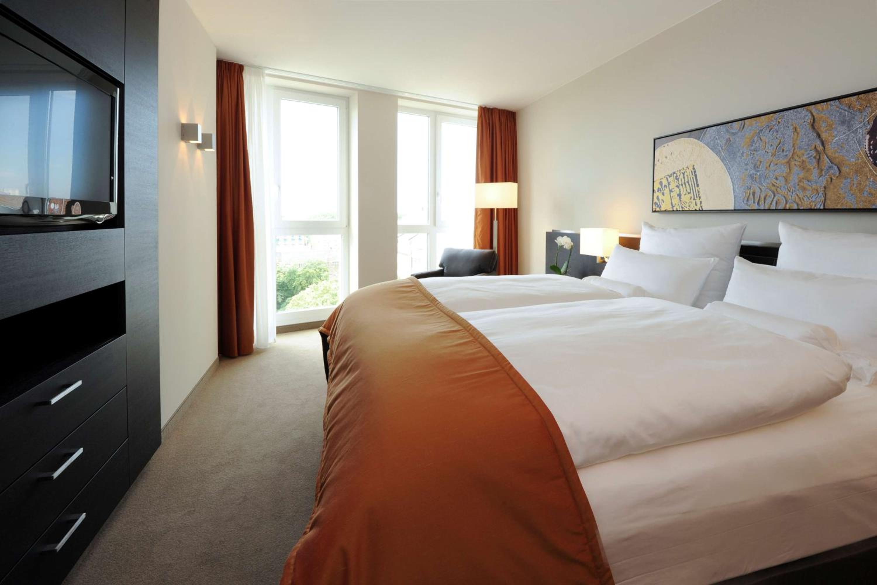Suite - Photo 2