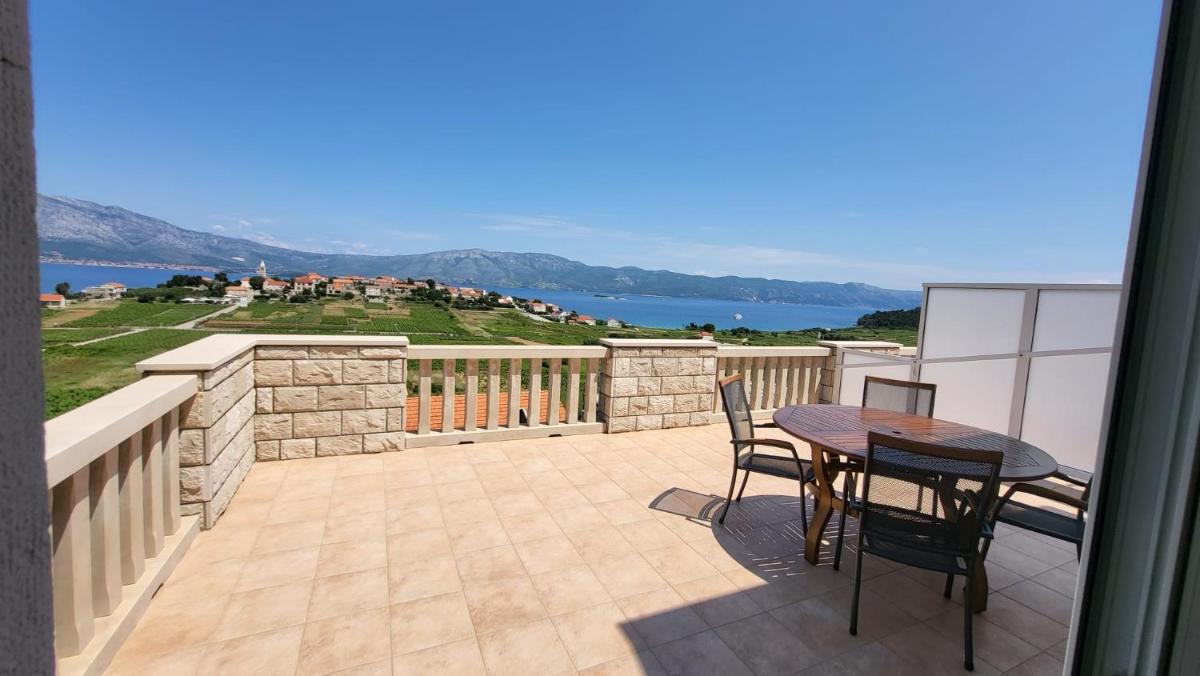 Two-Bedroom Apartment with Sea View - Photo 19
