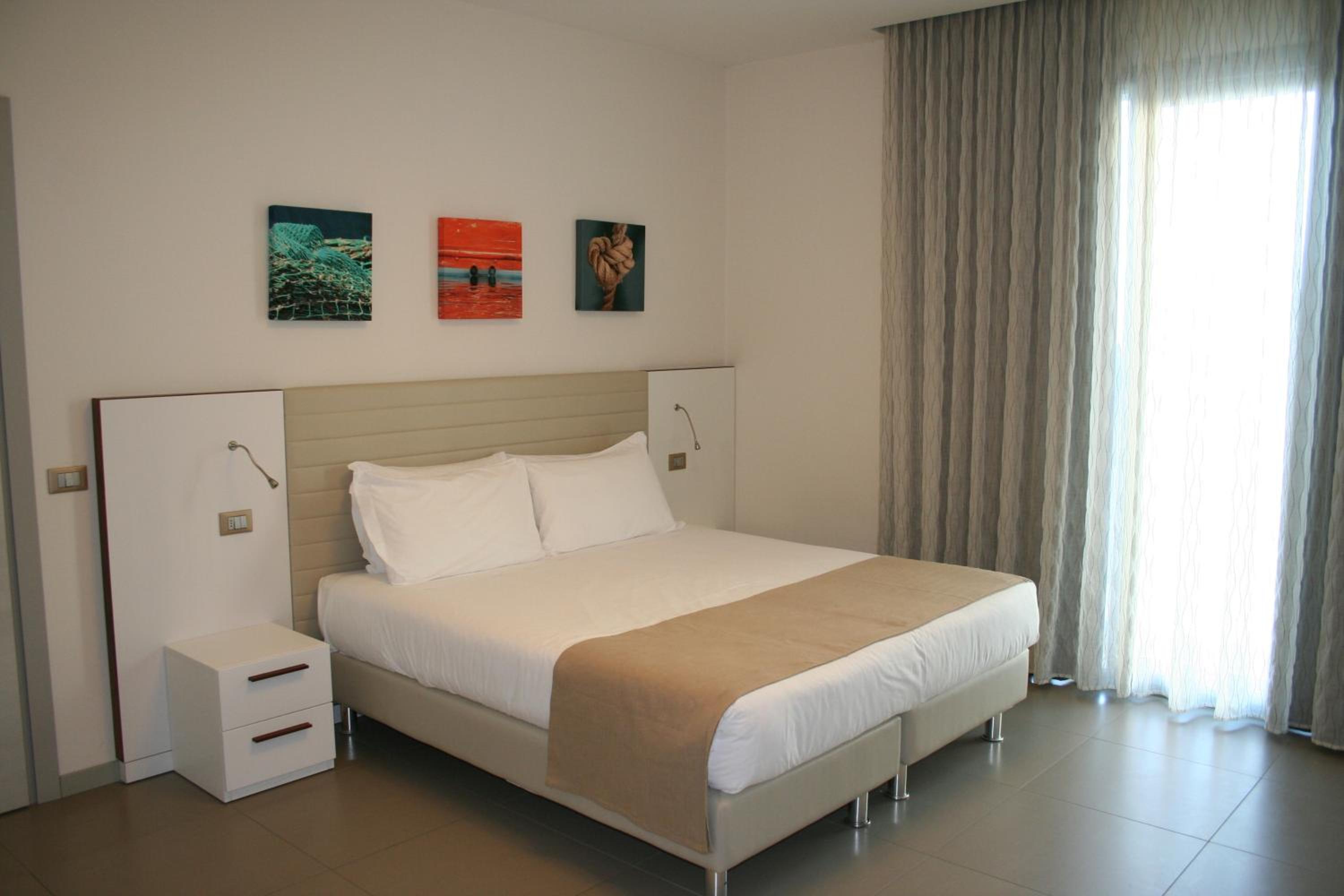 Double or Twin Room with Side Sea View