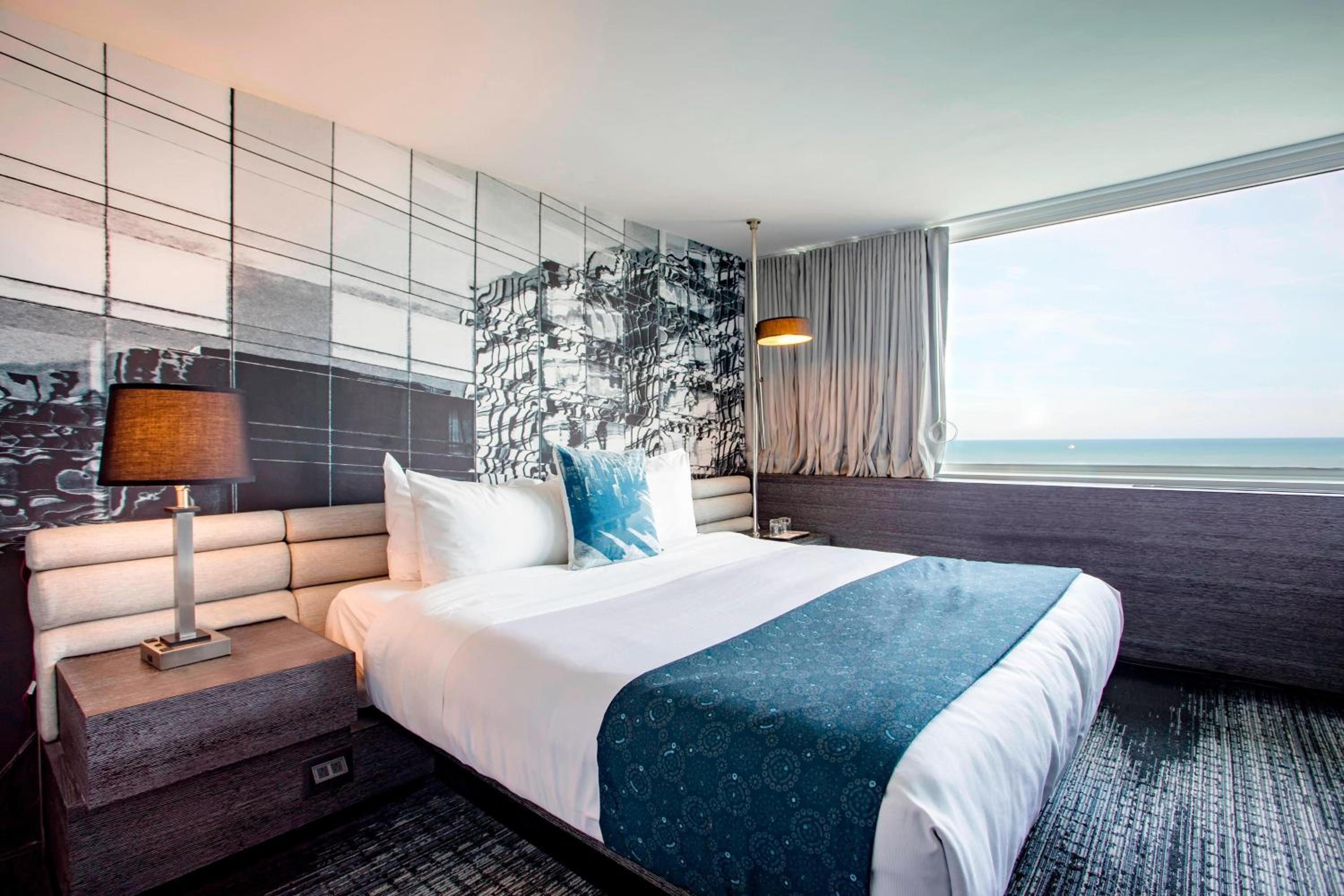Spectacular King Room With Lake View - Photo 3