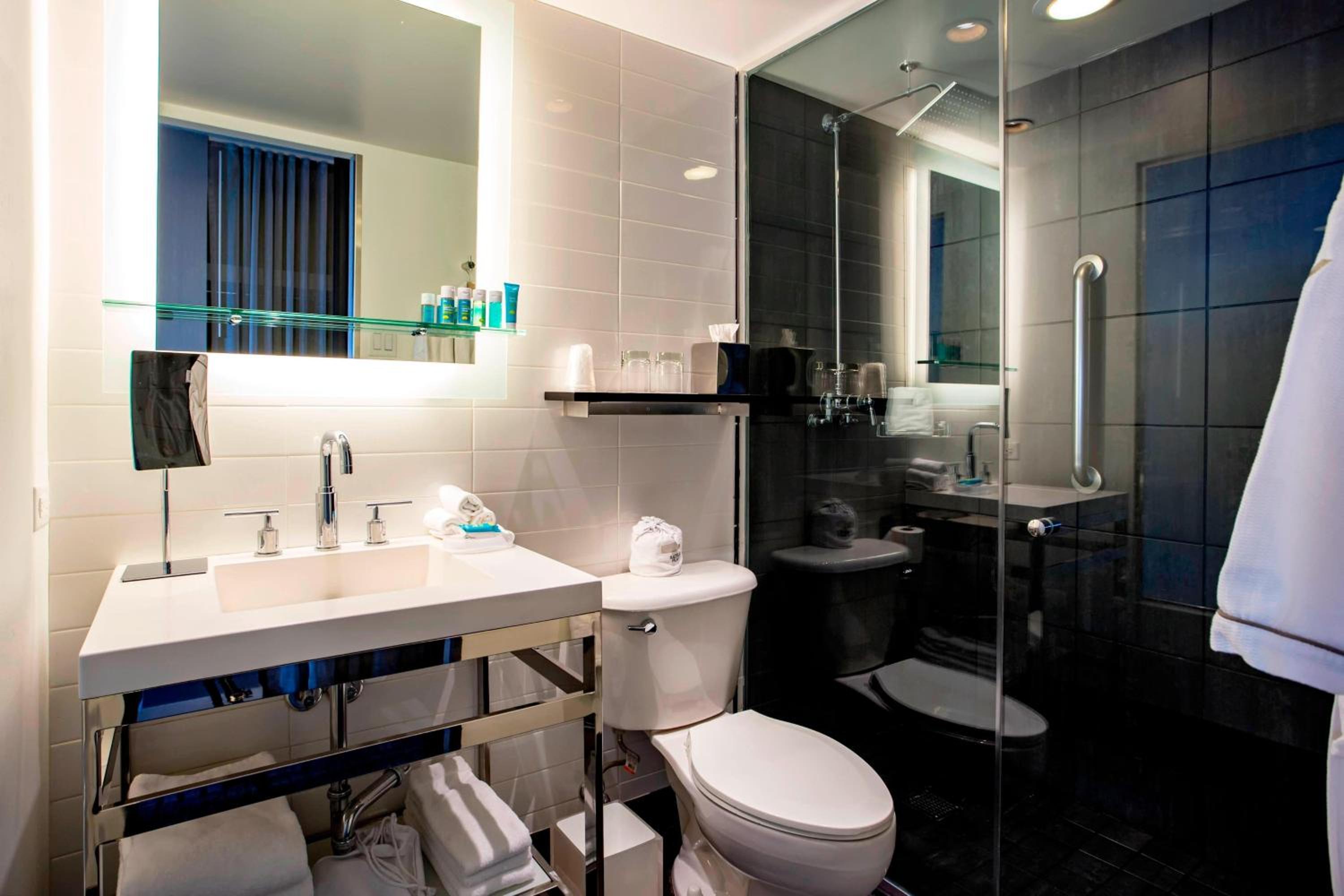 Wonderful King Room With City View - Photo 5
