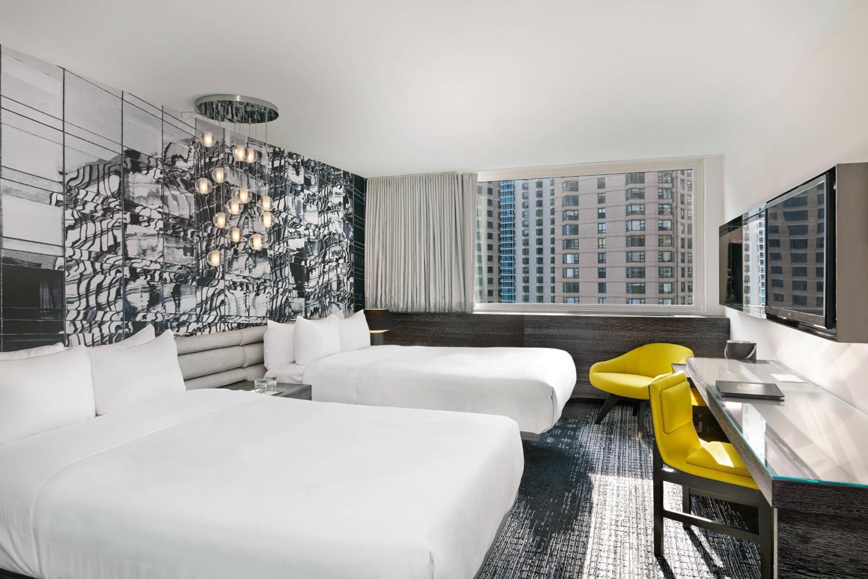 Wonderful Room With Two Double Beds And City View - Photo 2