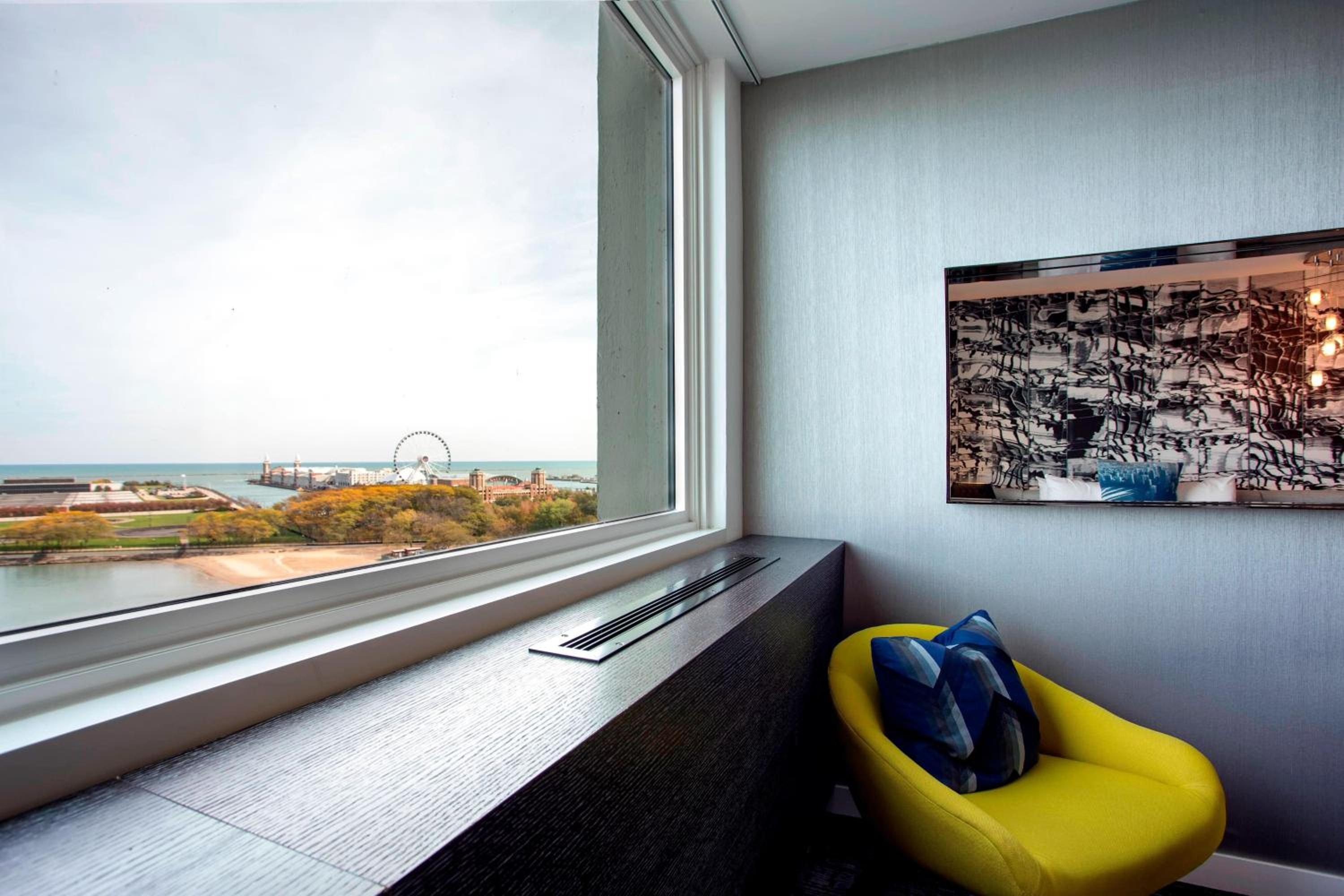Fabulous King Room With Lake View - Photo 2