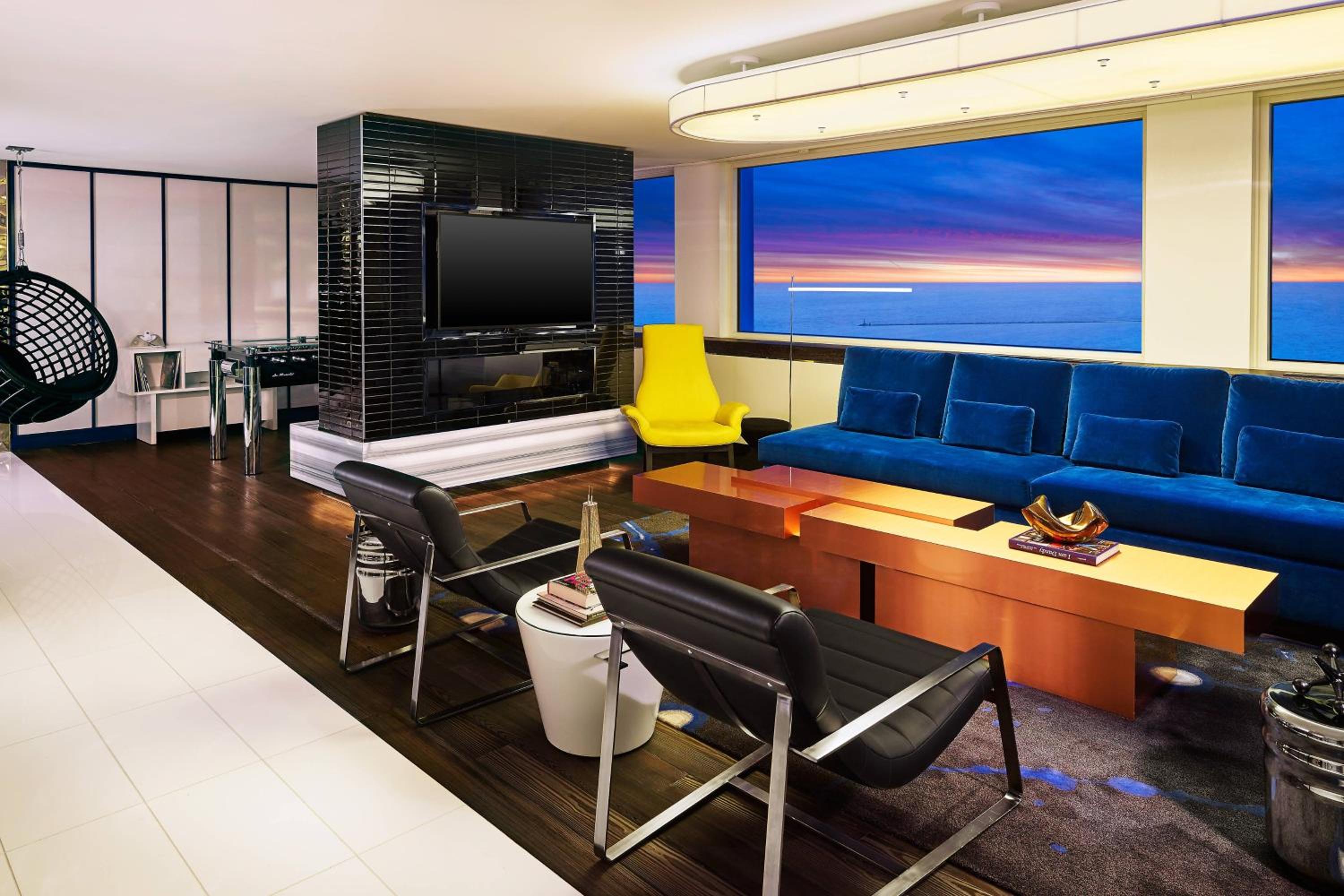 Extreme Wow, 1 Bedroom Suite, 1 King, Lake View