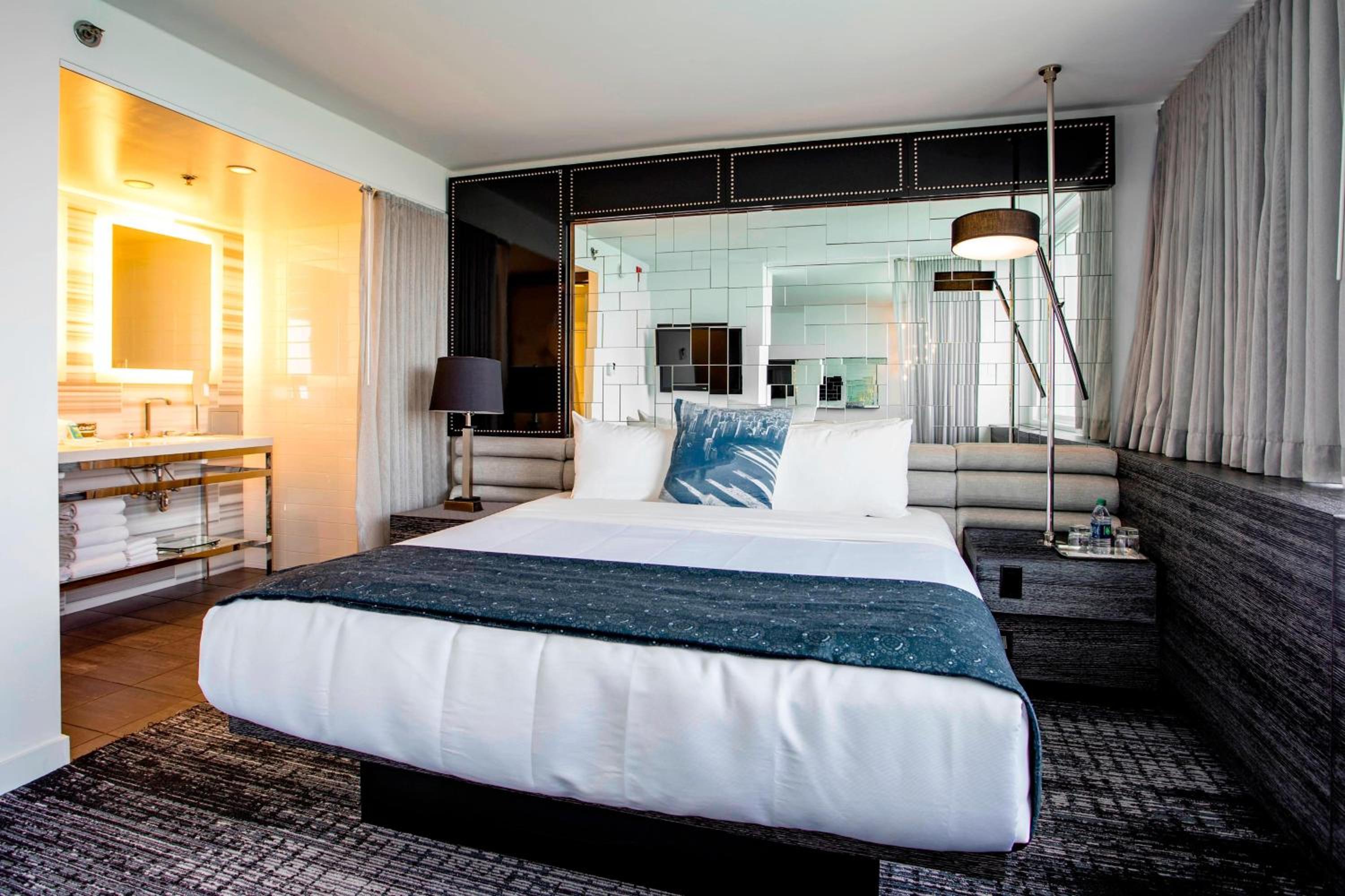 Marvelous King Room With Lake View
